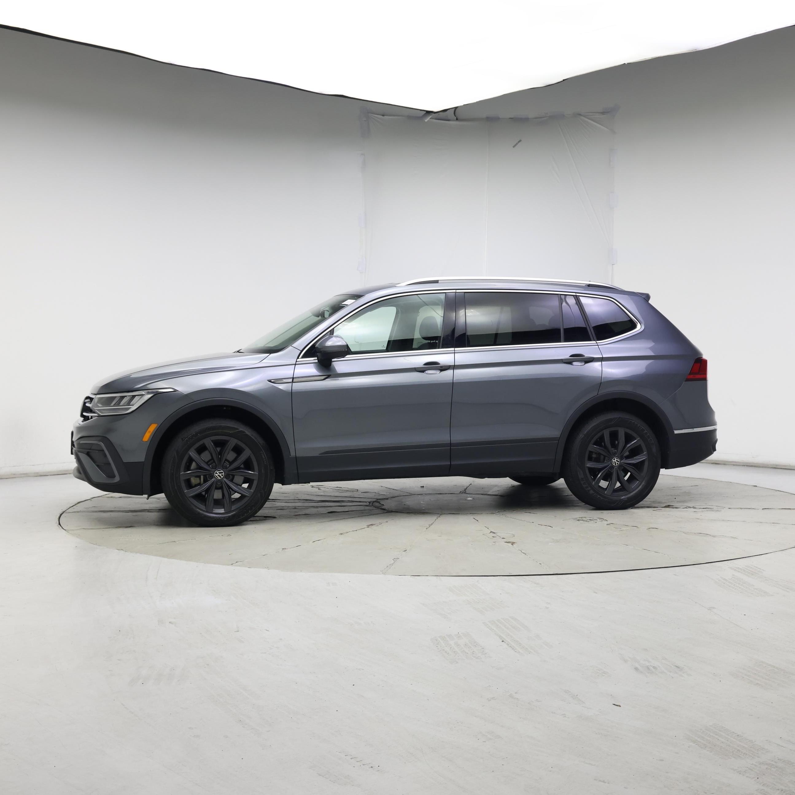 Thumbnail: 2024 Volkswagen Tiguan - 3