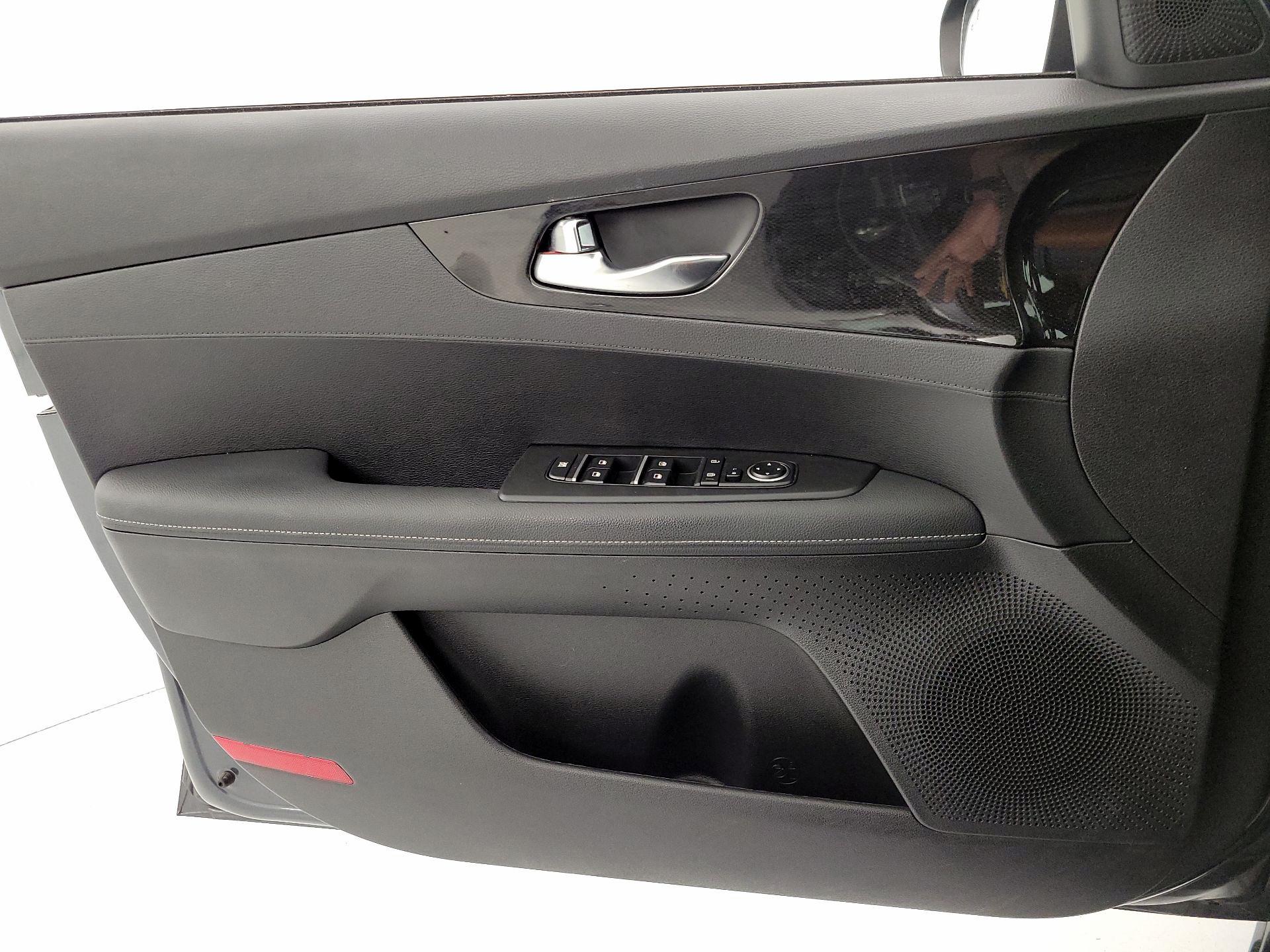 Thumbnail: 2023 Kia Forte - 12