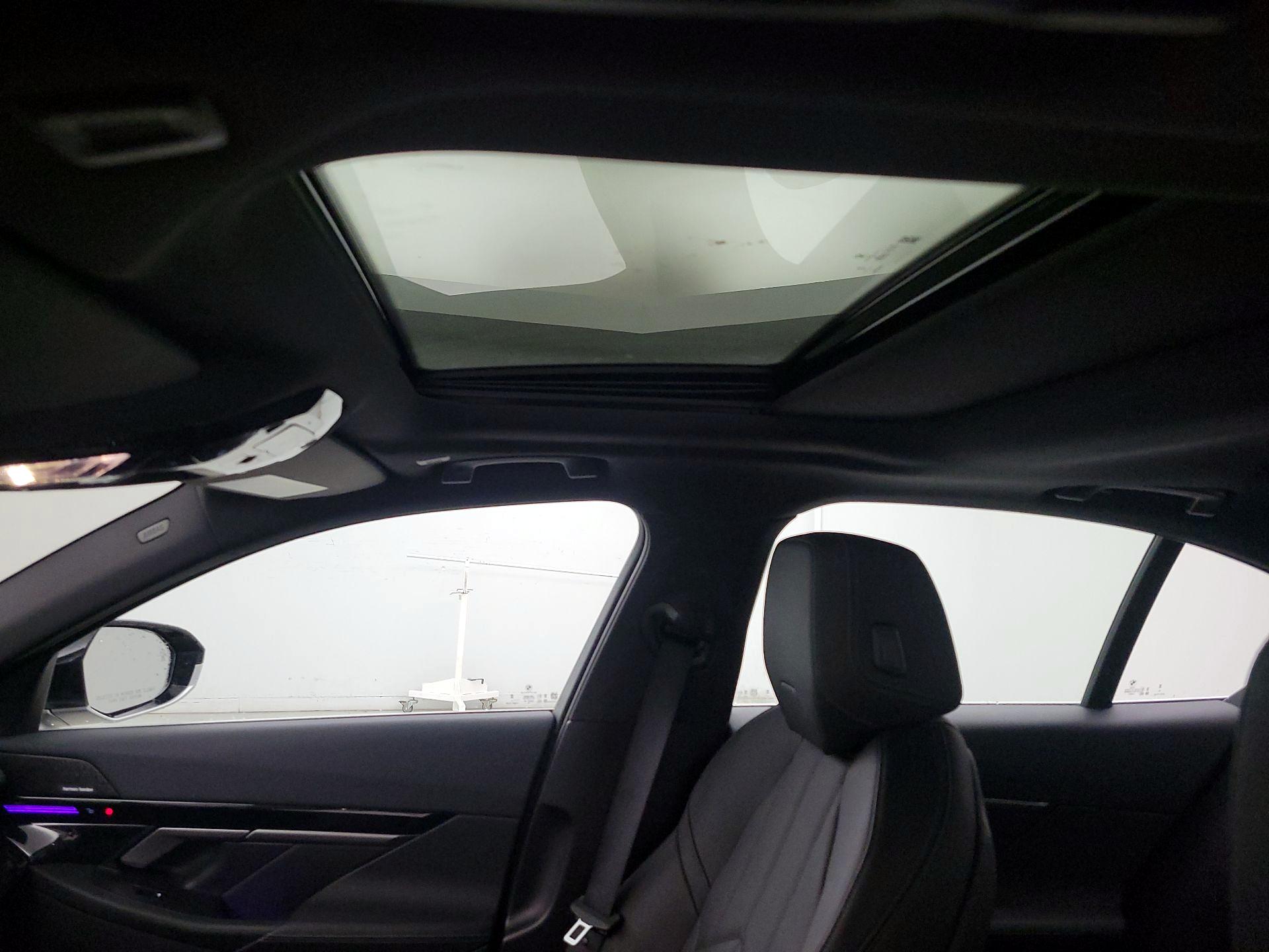 Thumbnail: 2025 BMW 5 Series - 20