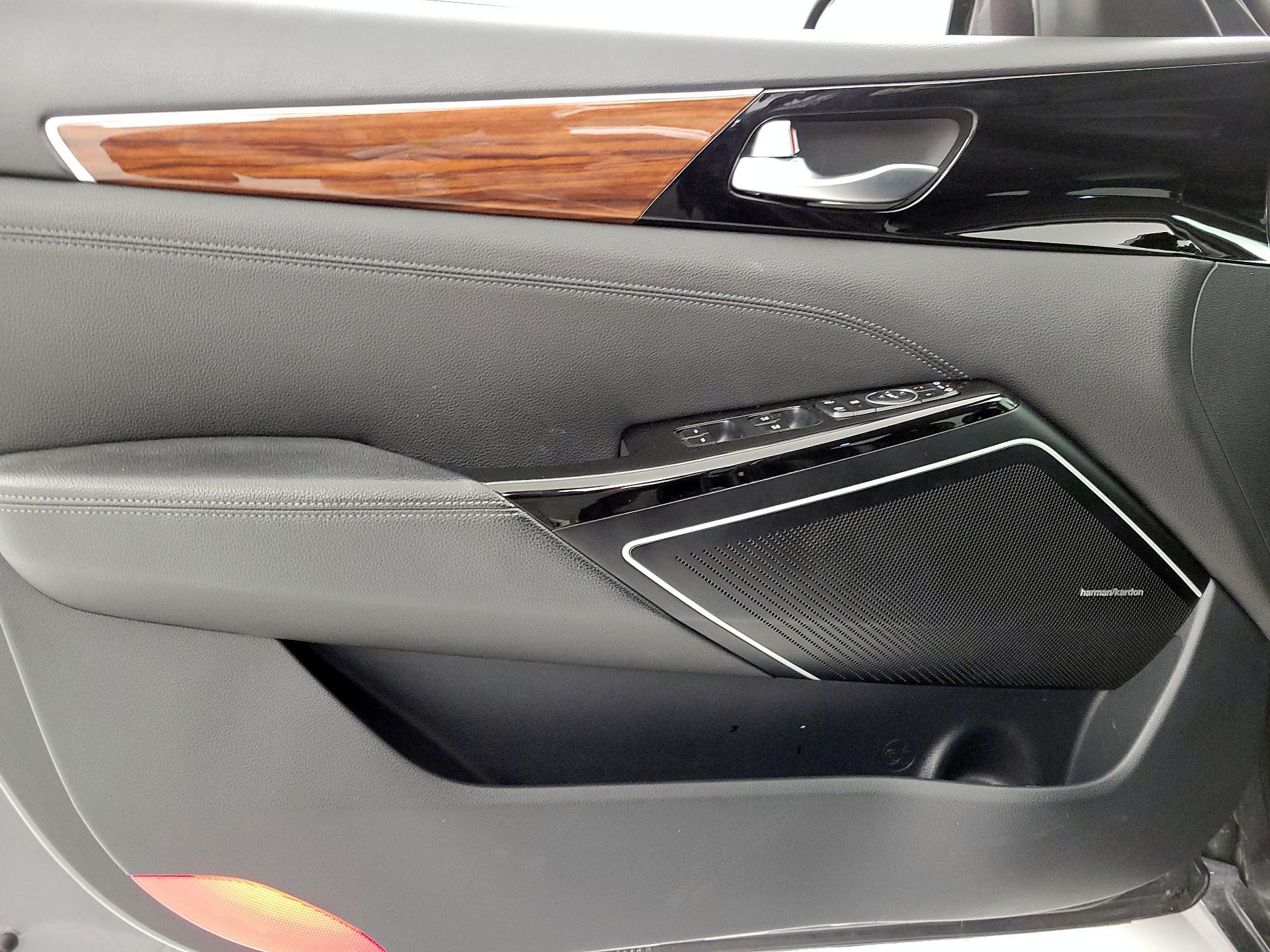 Thumbnail: 2017 Kia Cadenza - 12