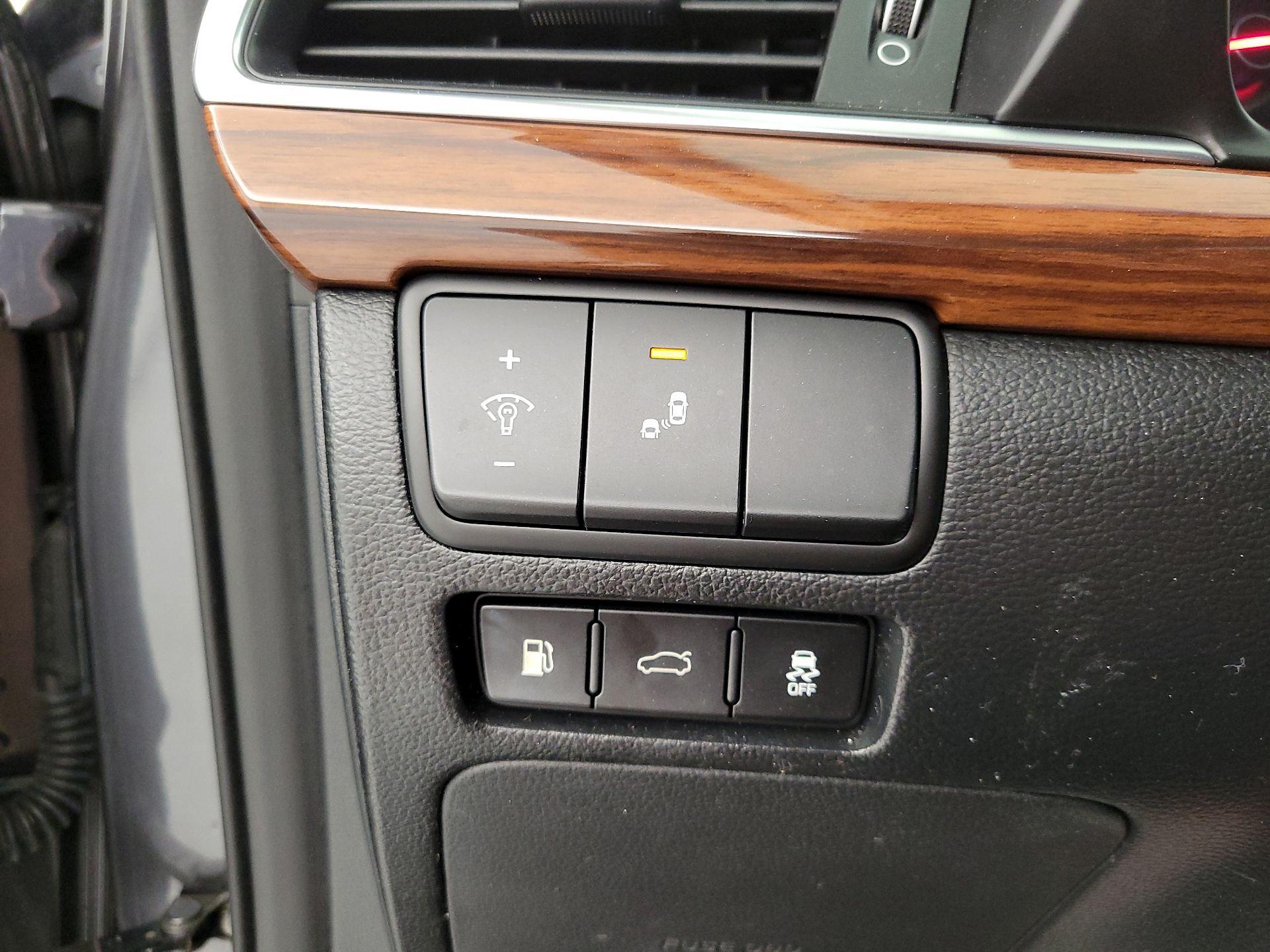 Thumbnail: 2017 Kia Cadenza - 13