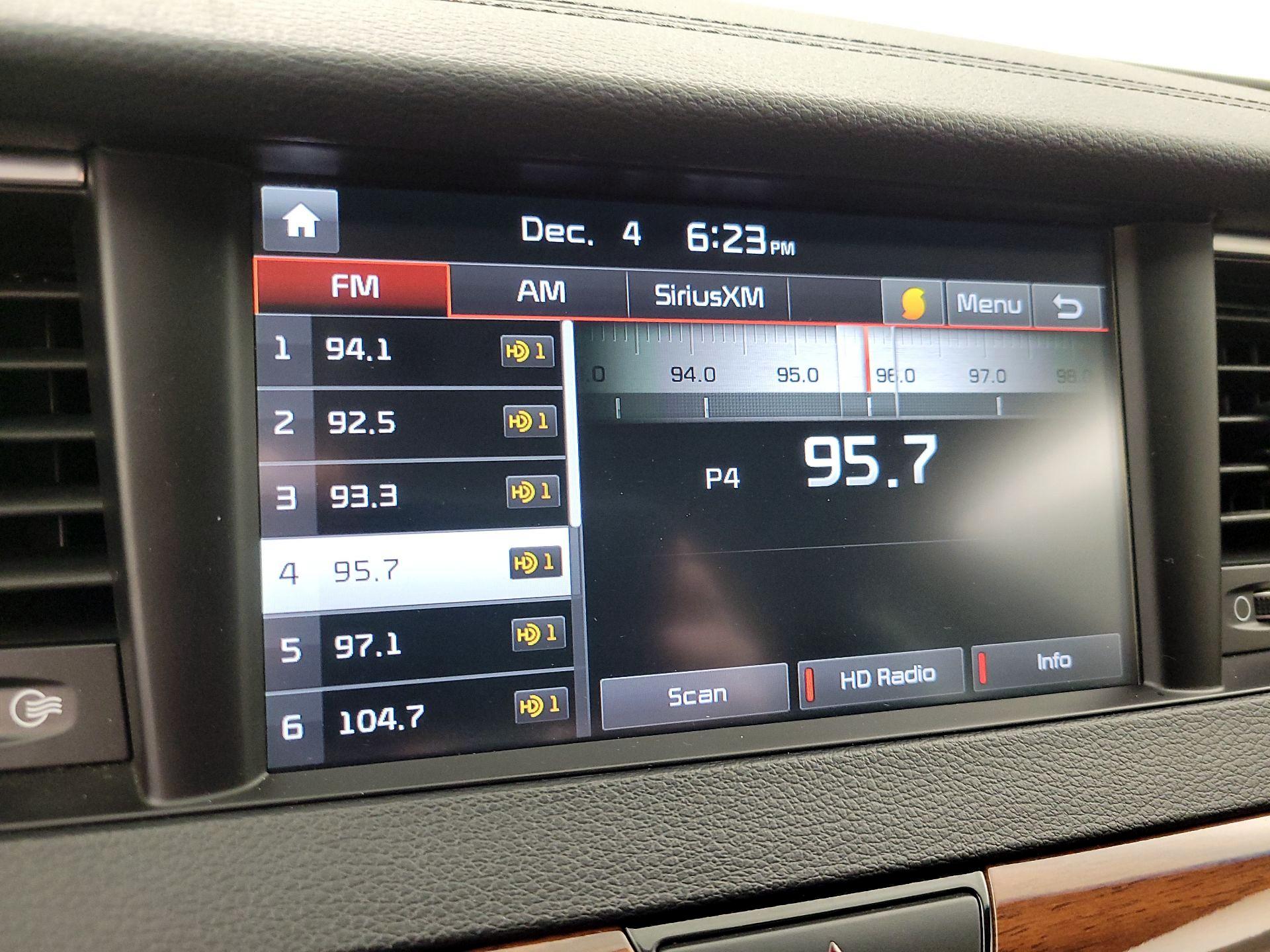 Thumbnail: 2017 Kia Cadenza - 16