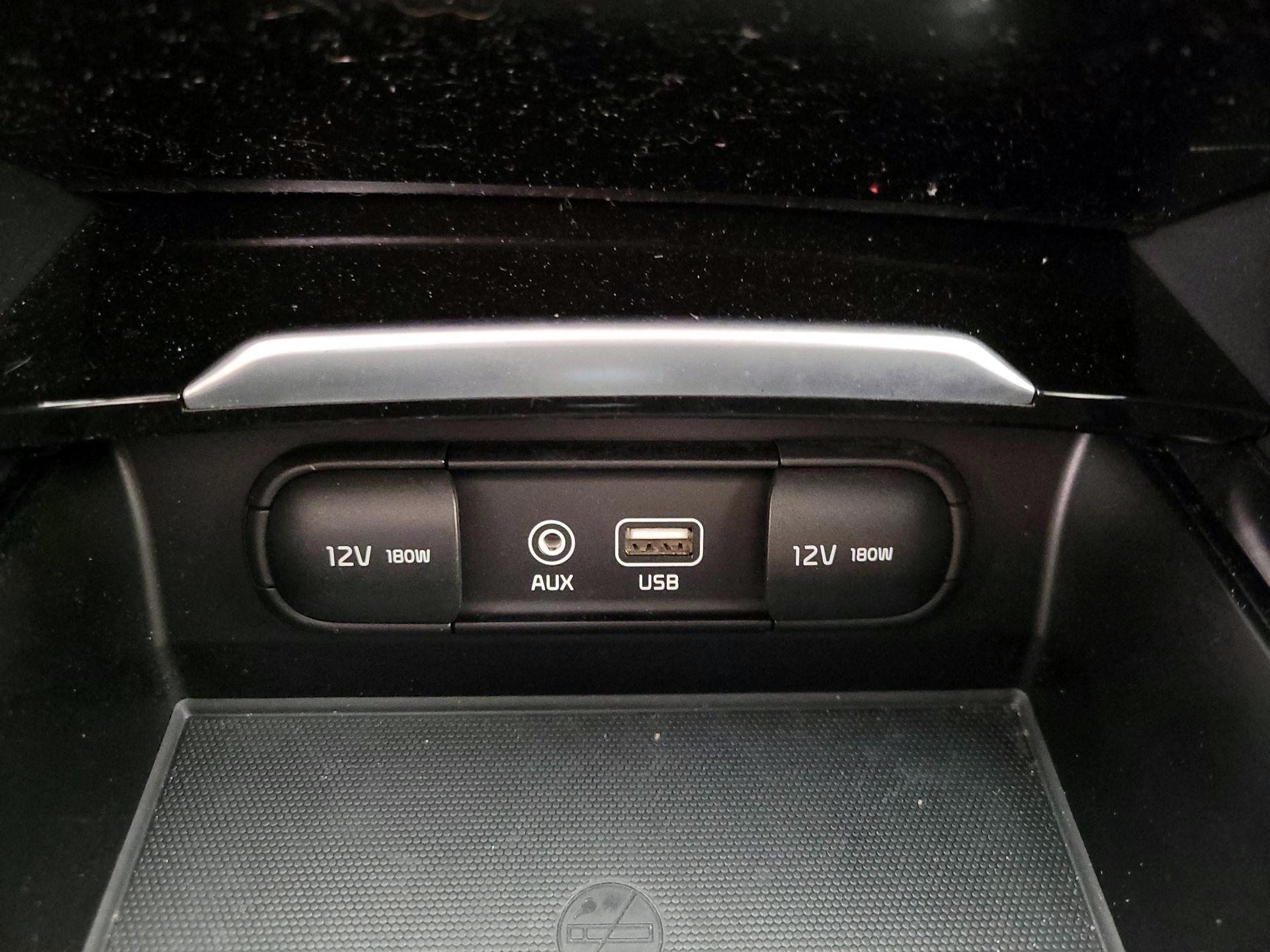 Thumbnail: 2017 Kia Cadenza - 19