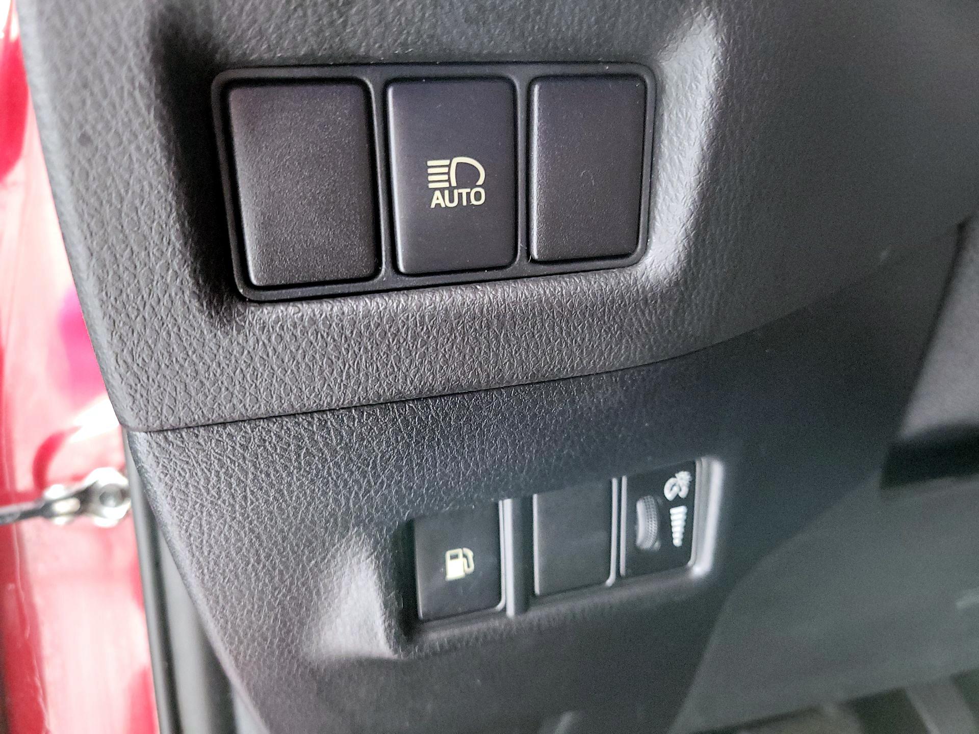 Thumbnail: 2018 Toyota C-HR - 13