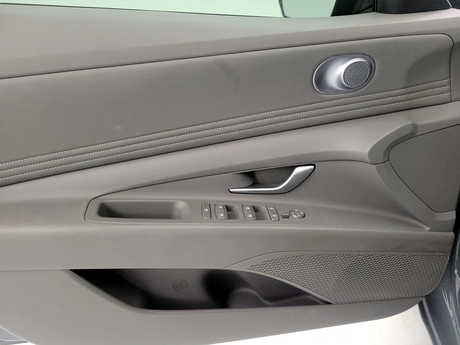 Thumbnail: 2023 Hyundai Elantra - 12