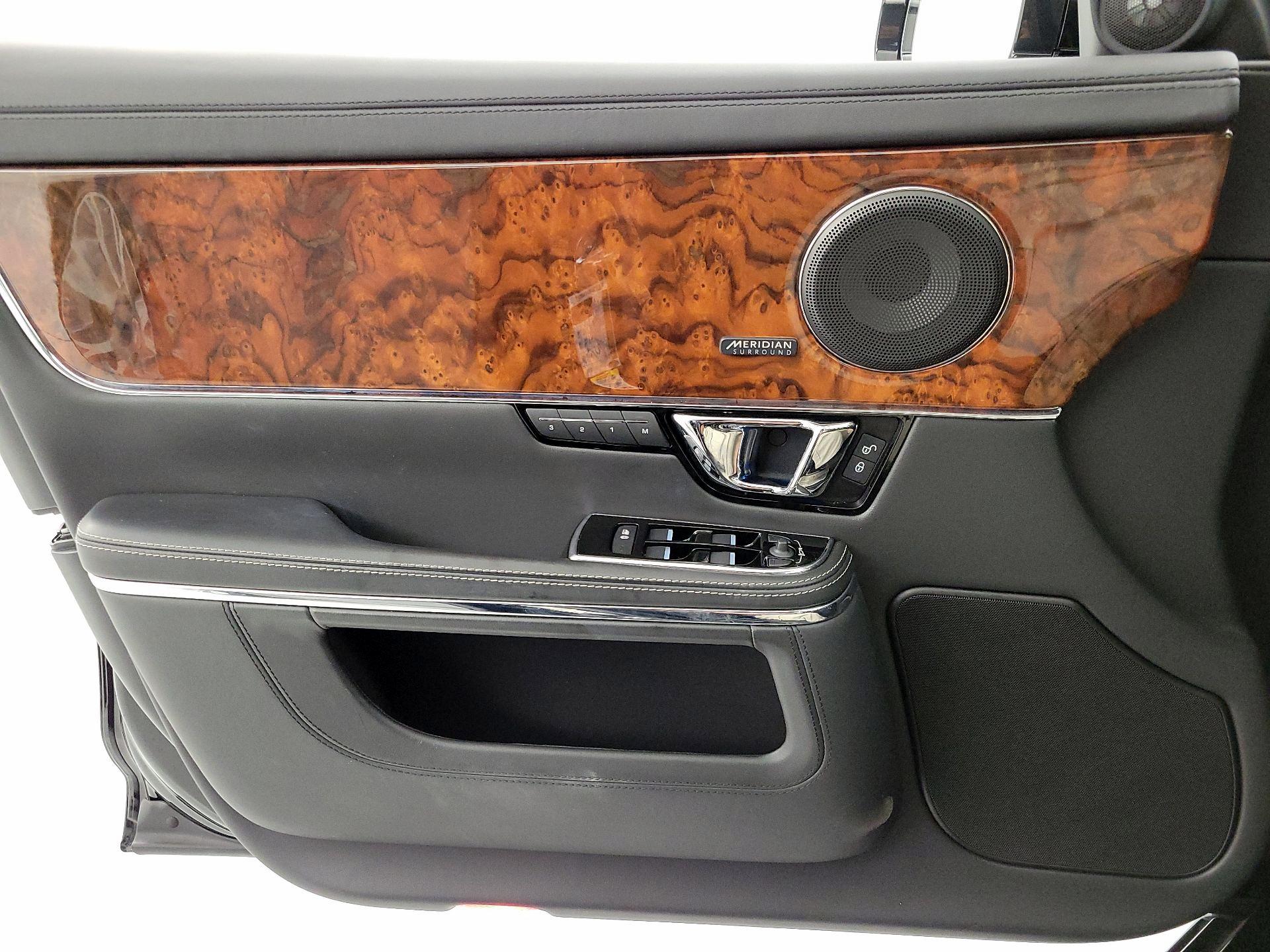 Thumbnail: 2019 Jaguar XJ - 12