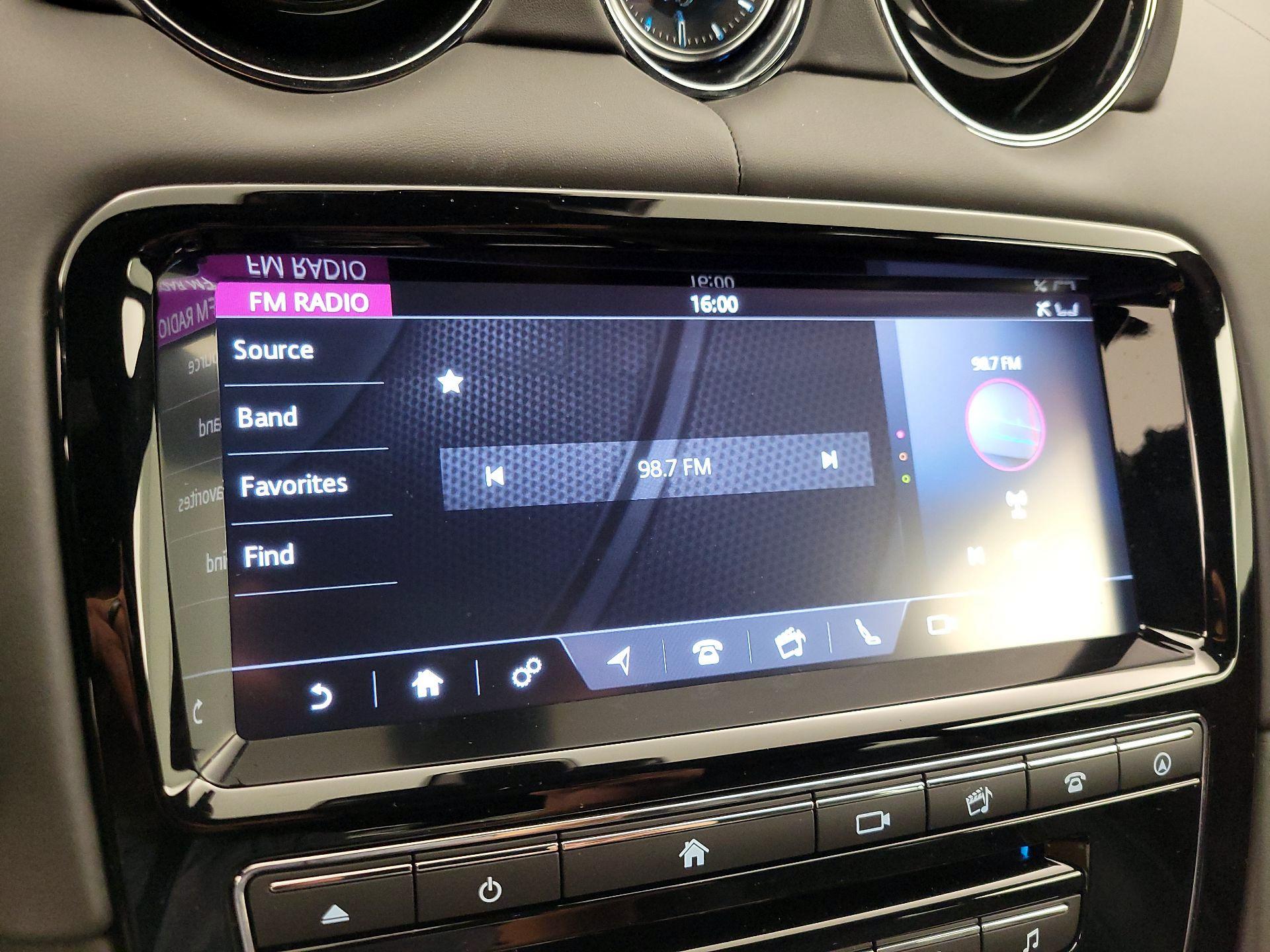 Thumbnail: 2019 Jaguar XJ - 16