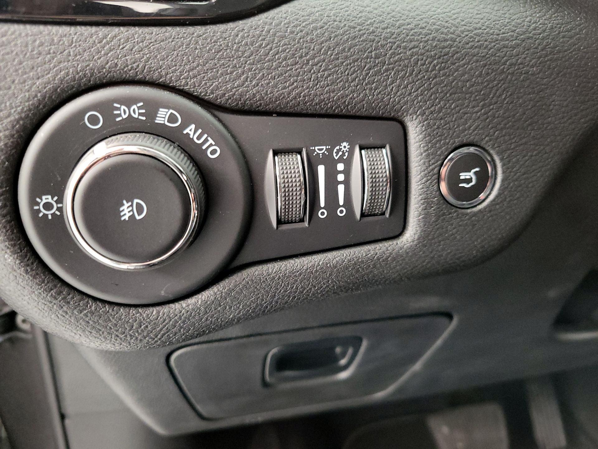 Thumbnail: 2023 Jeep Cherokee - 13