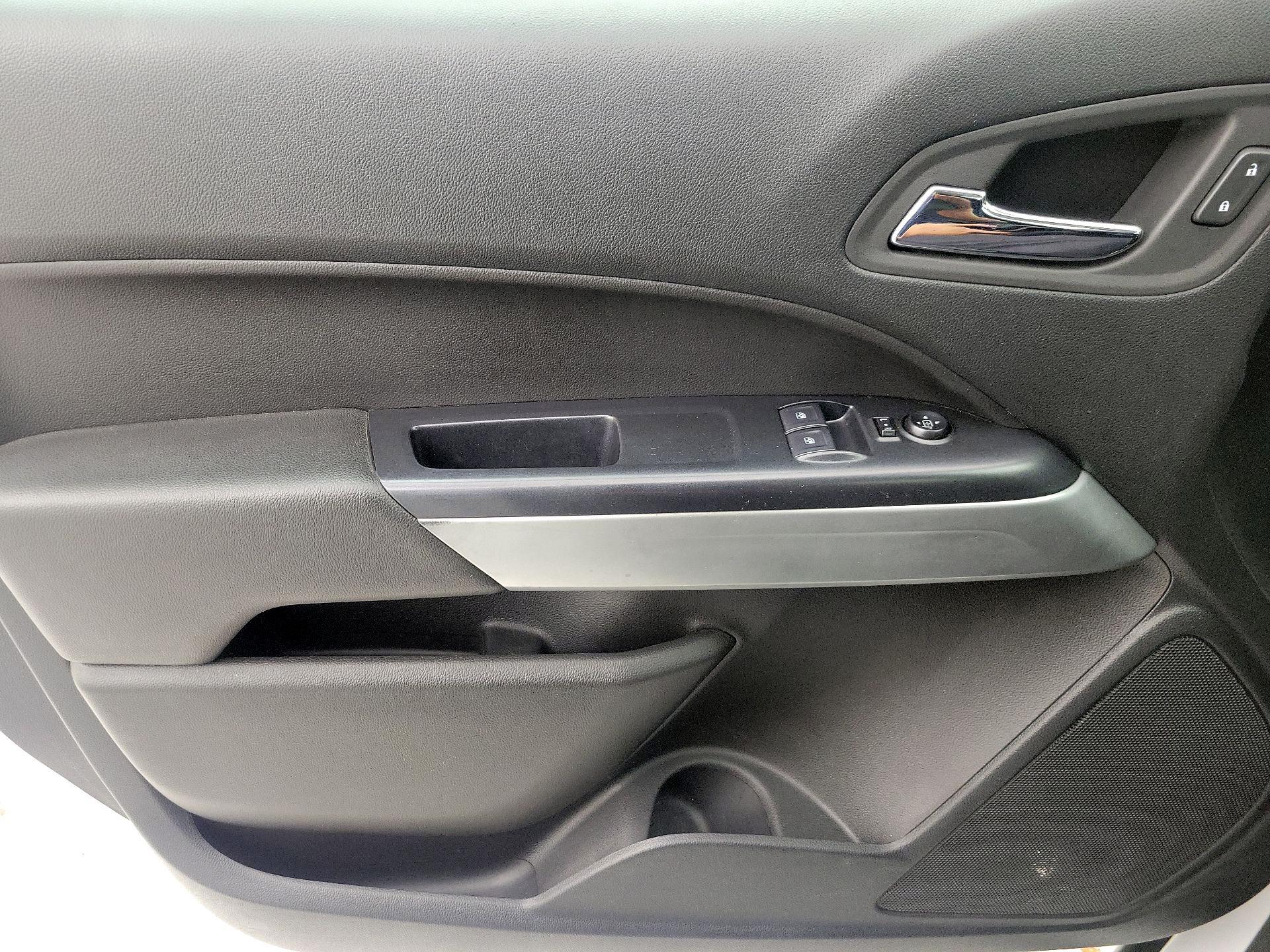 Thumbnail: 2022 Chevrolet Colorado - 12