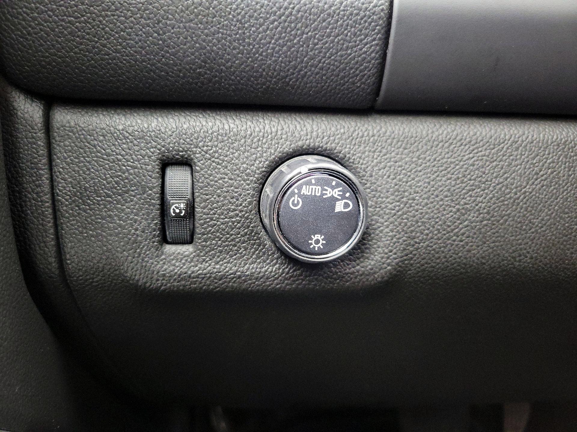 Thumbnail: 2022 Chevrolet Colorado - 13