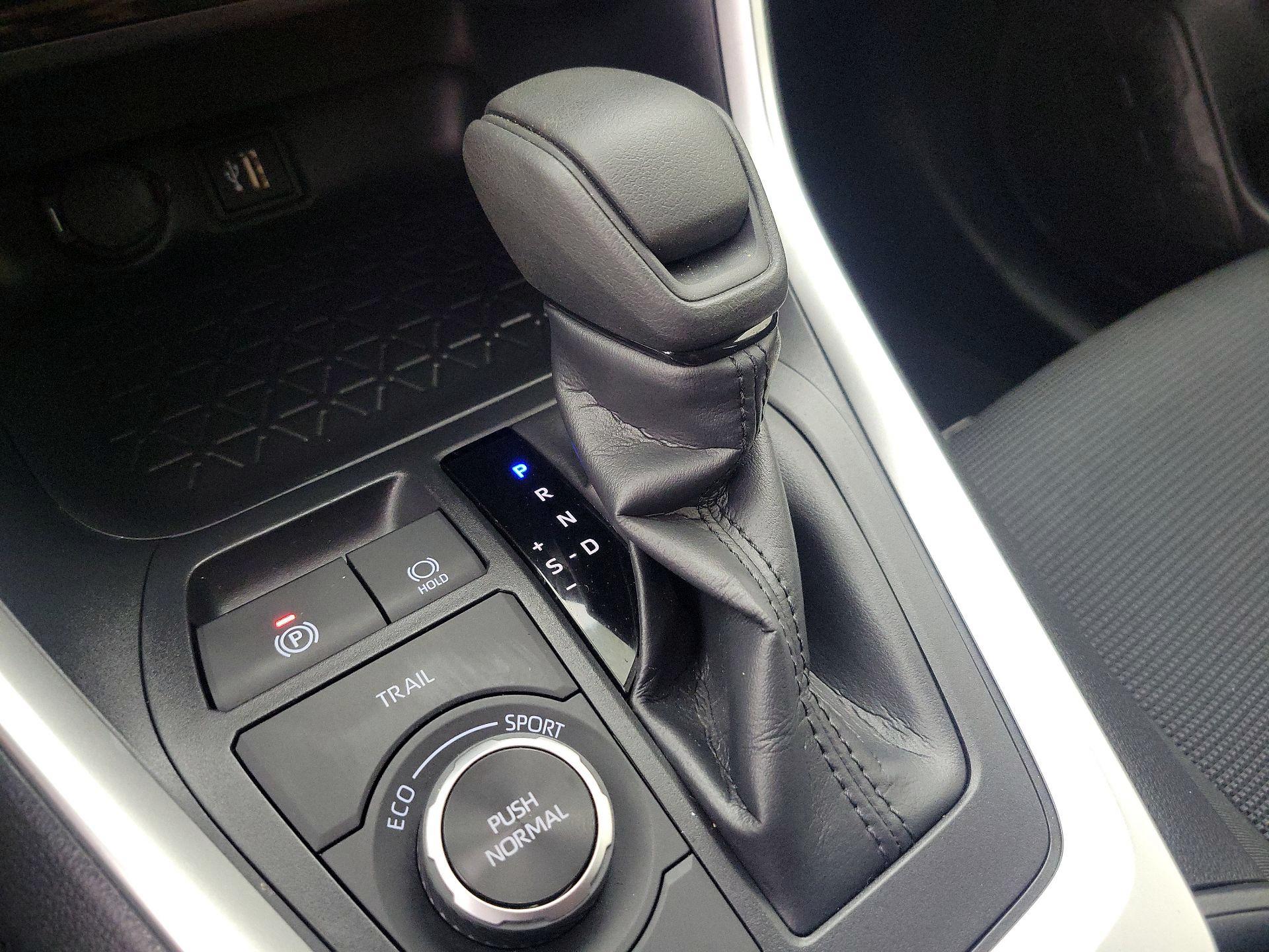 Thumbnail: 2024 Toyota RAV4 - 17