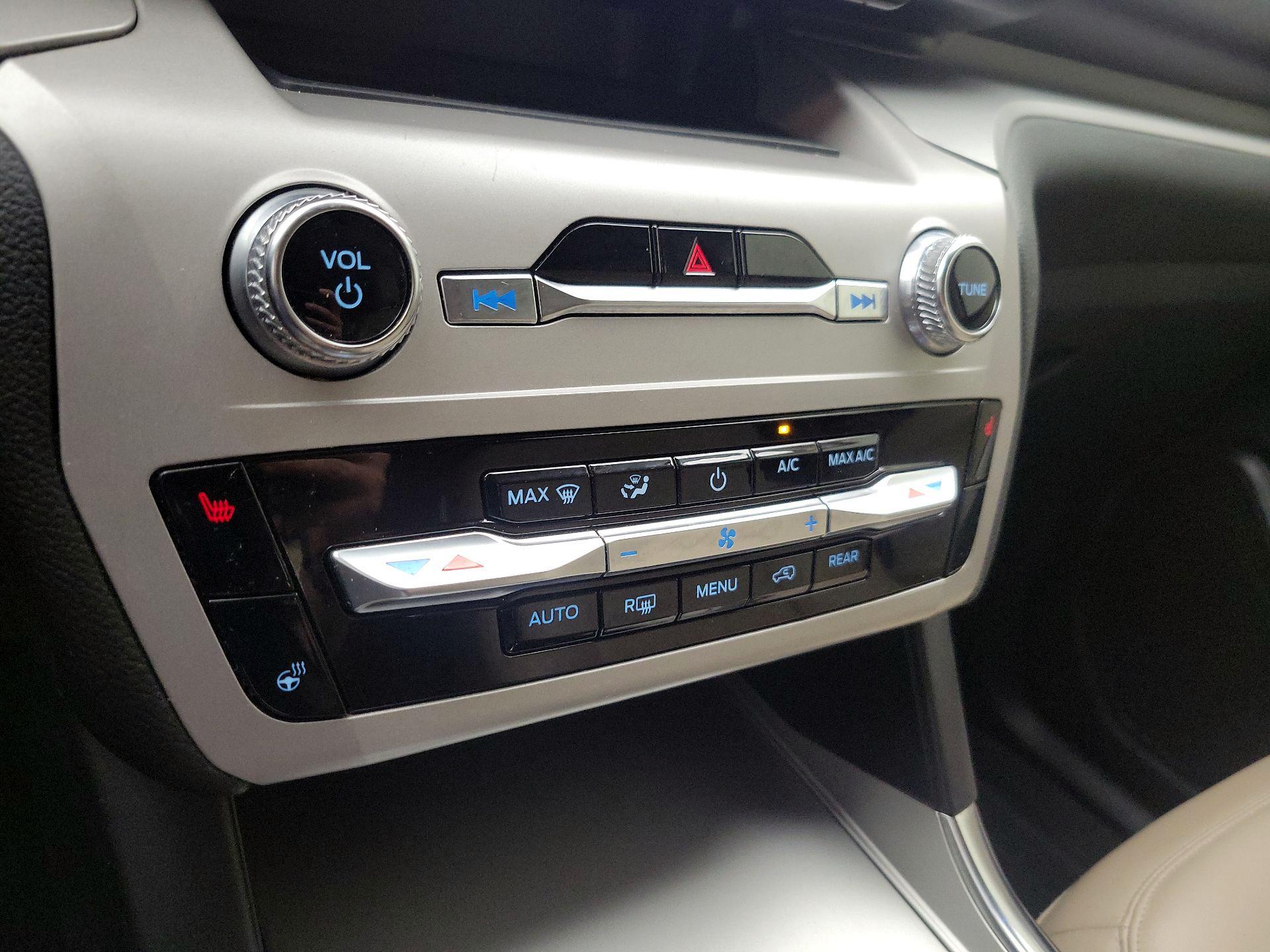 Thumbnail: 2023 Ford Explorer - 16