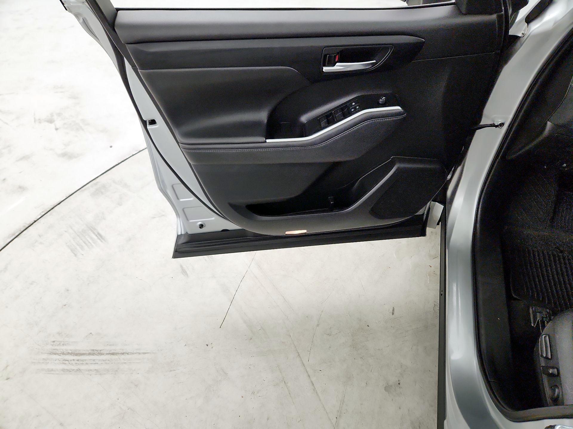 Thumbnail: 2021 Toyota Highlander - 12