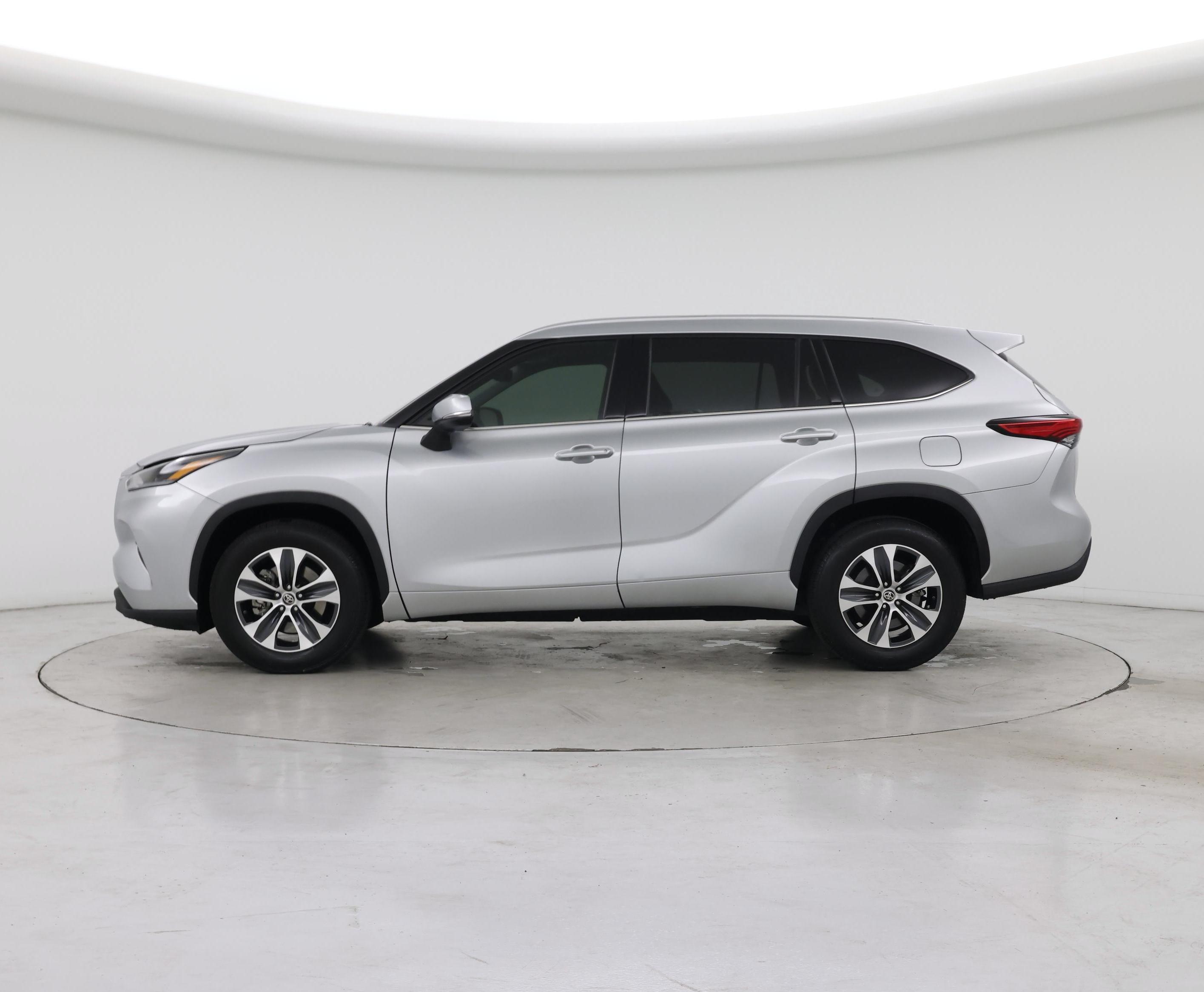 Thumbnail: 2021 Toyota Highlander - 3