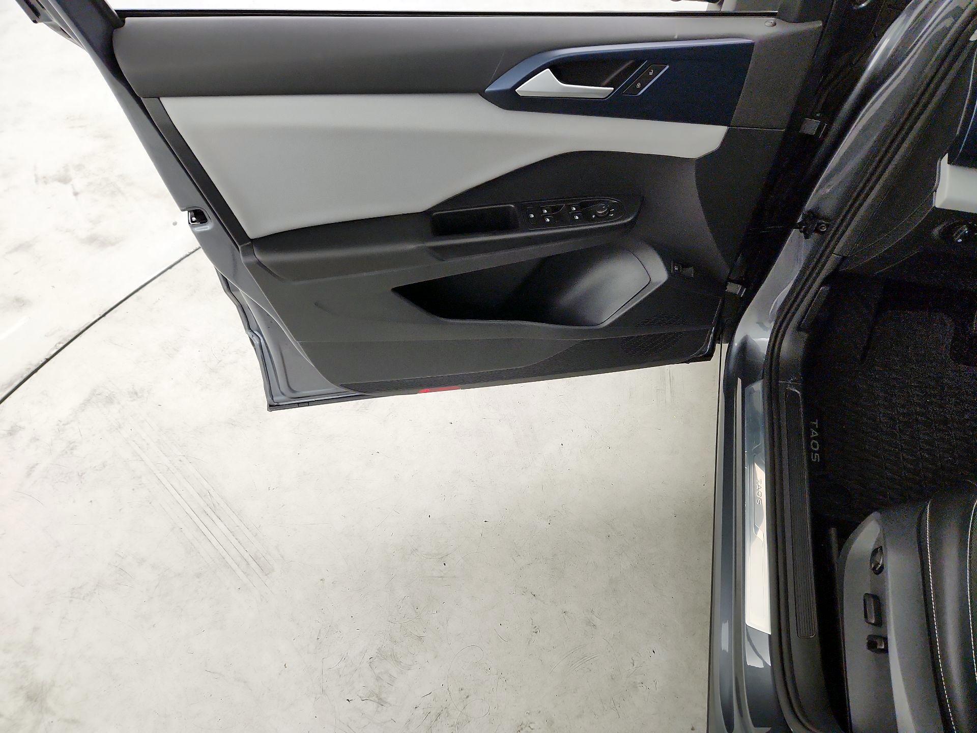 Thumbnail: 2022 Volkswagen Taos - 12