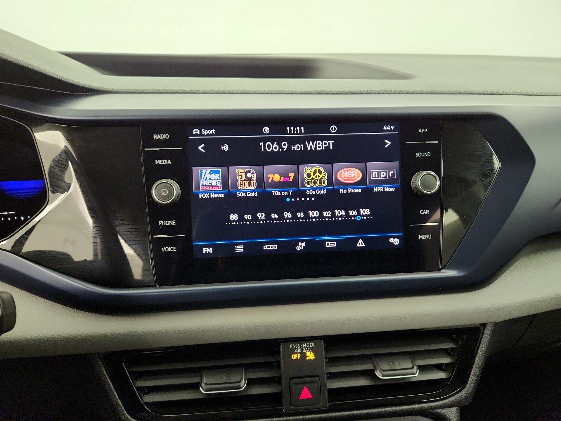 Thumbnail: 2022 Volkswagen Taos - 15