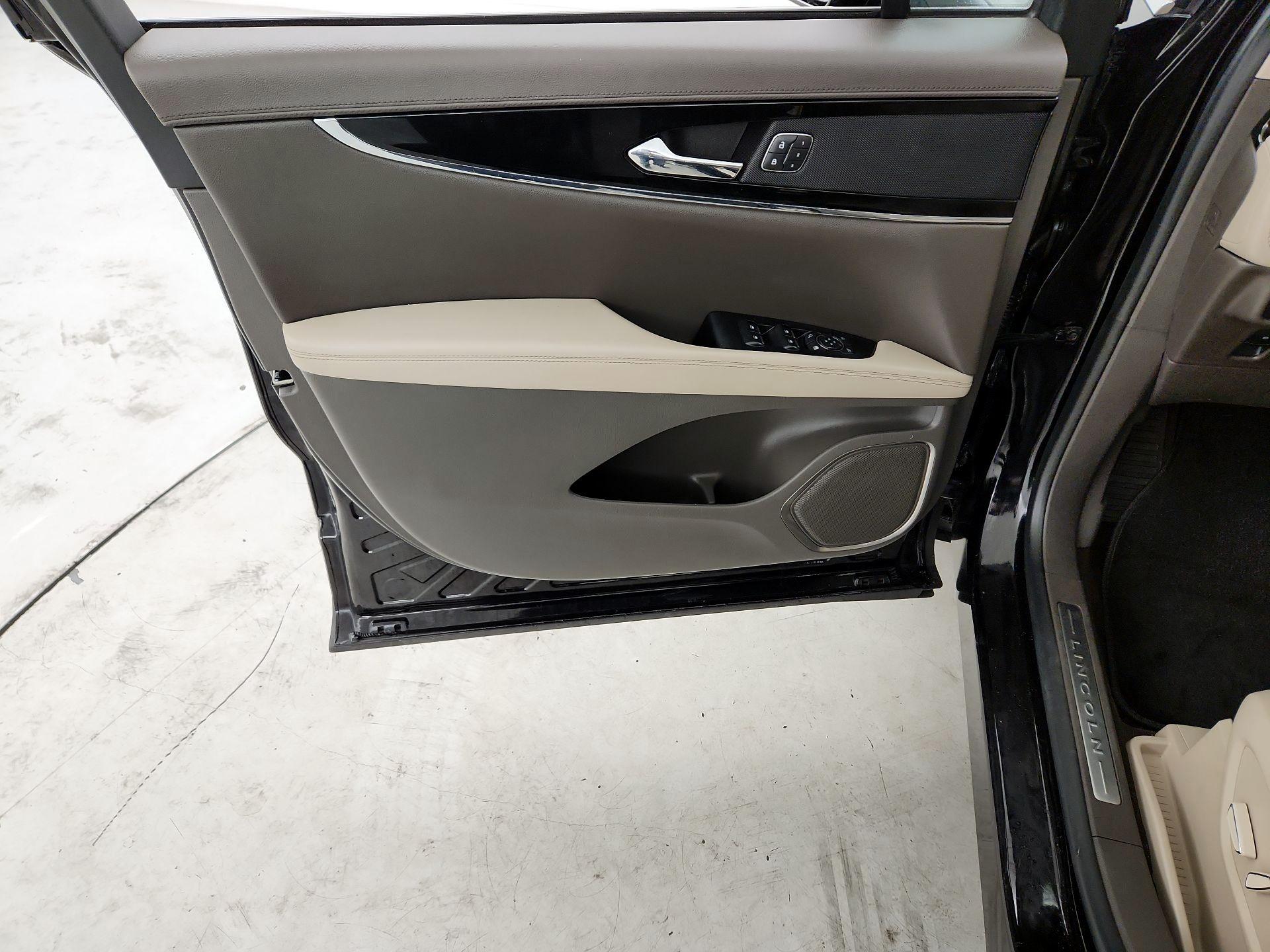 Thumbnail: 2022 Lincoln Nautilus - 12