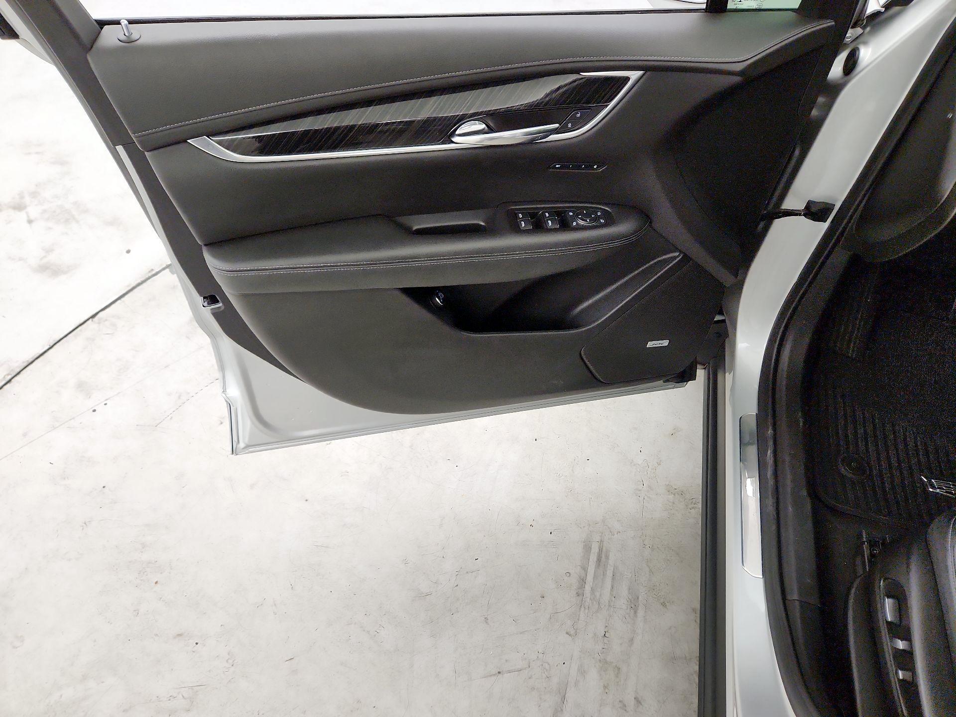 Thumbnail: 2020 Cadillac XT6 - 12