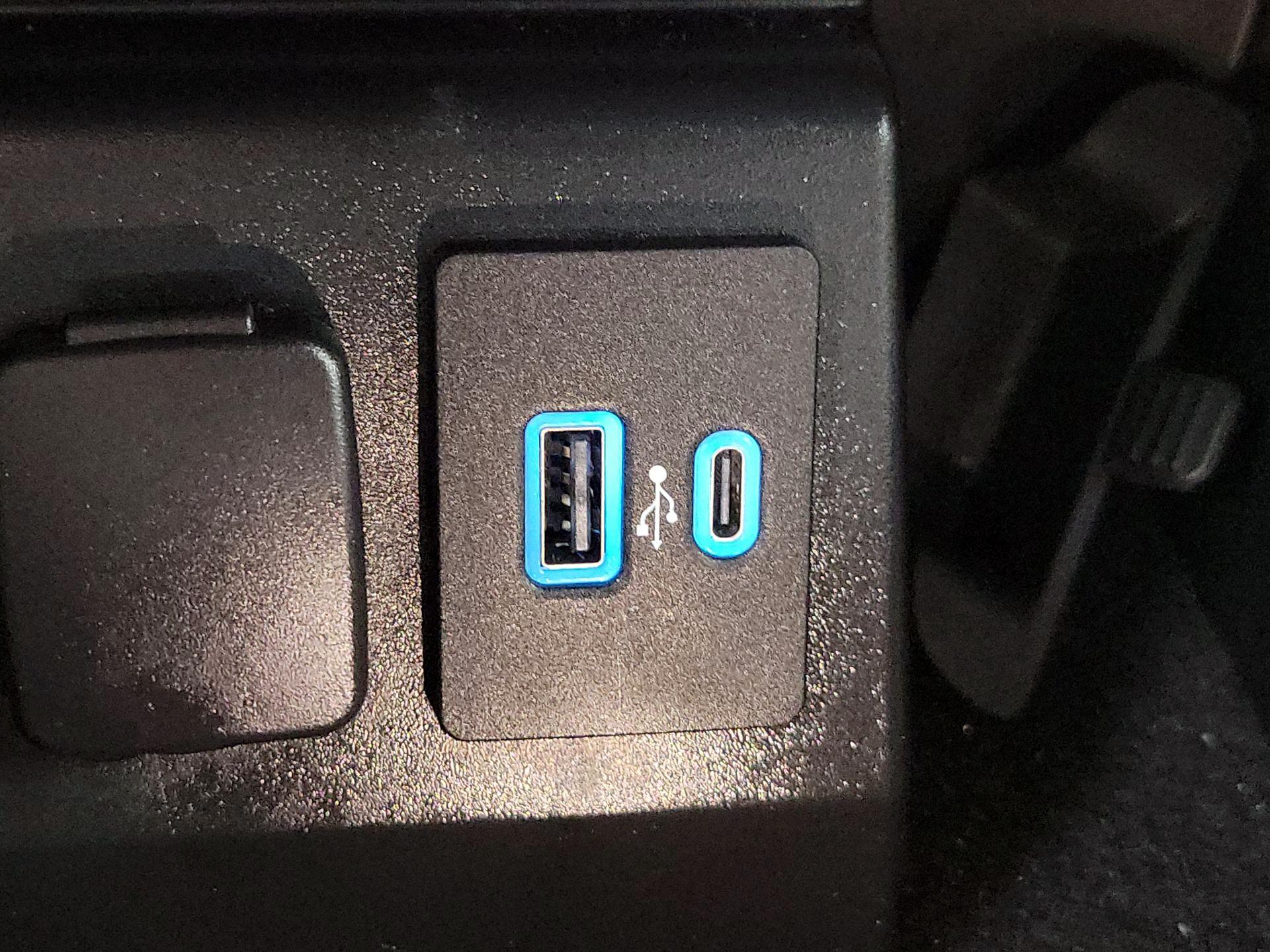 Thumbnail: 2022 Ford Explorer - 18