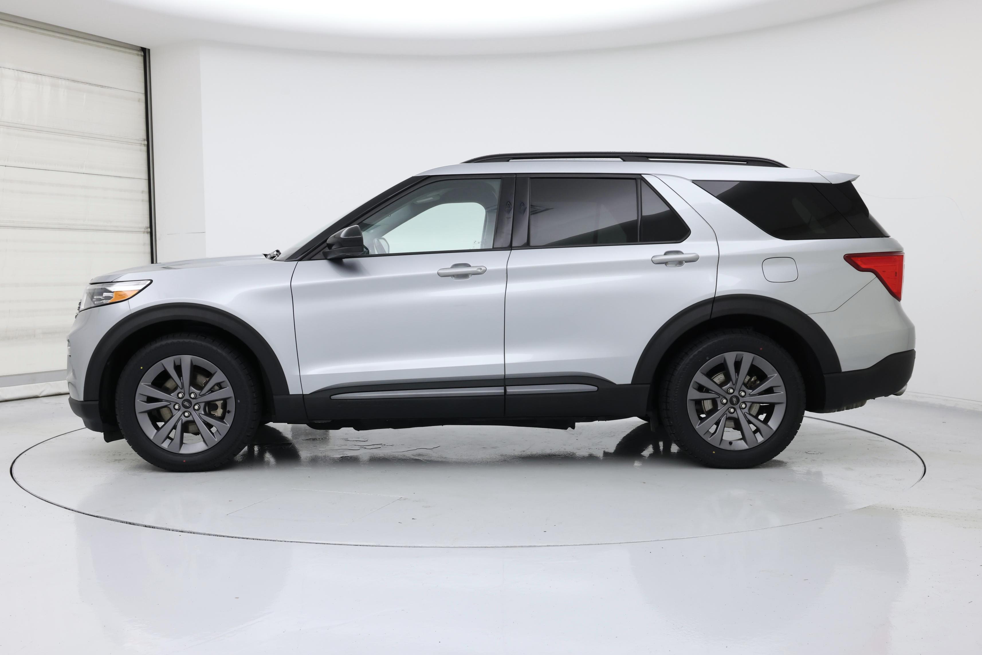 Thumbnail: 2022 Ford Explorer - 3
