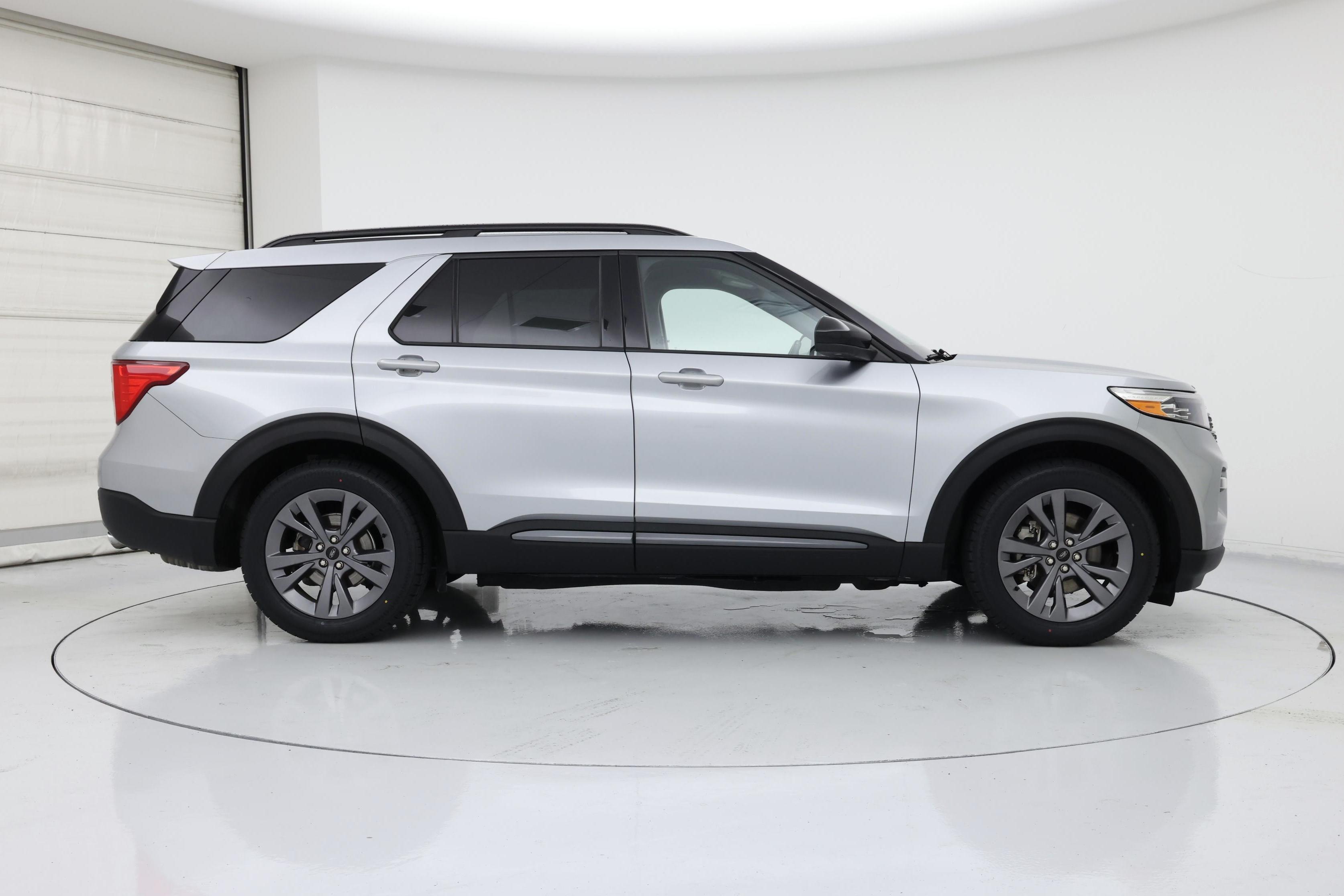 Thumbnail: 2022 Ford Explorer - 7