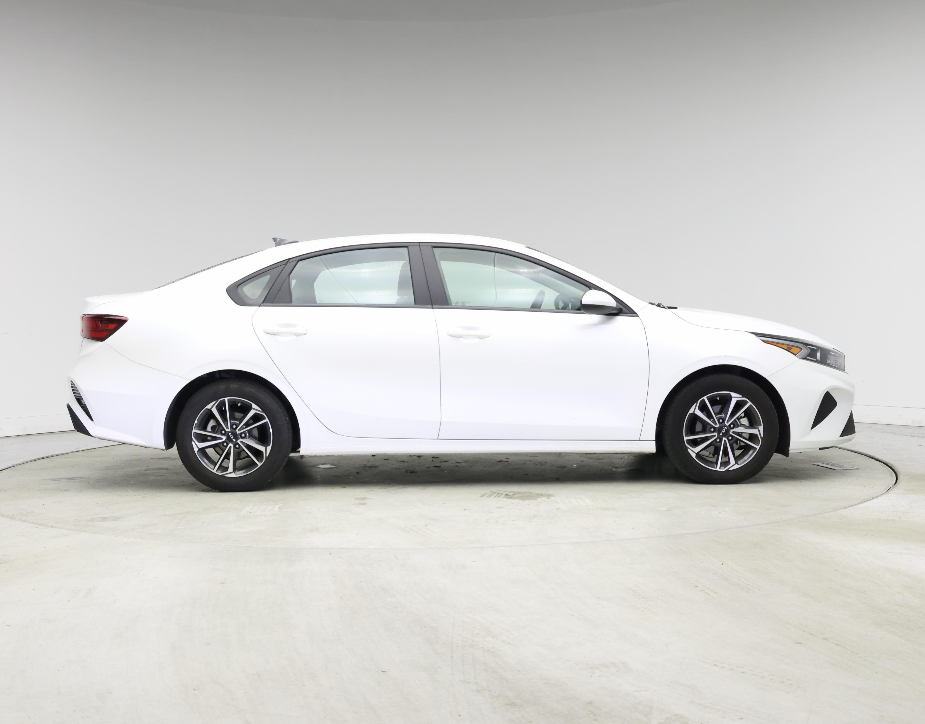 Thumbnail: 2024 Kia Forte - 7