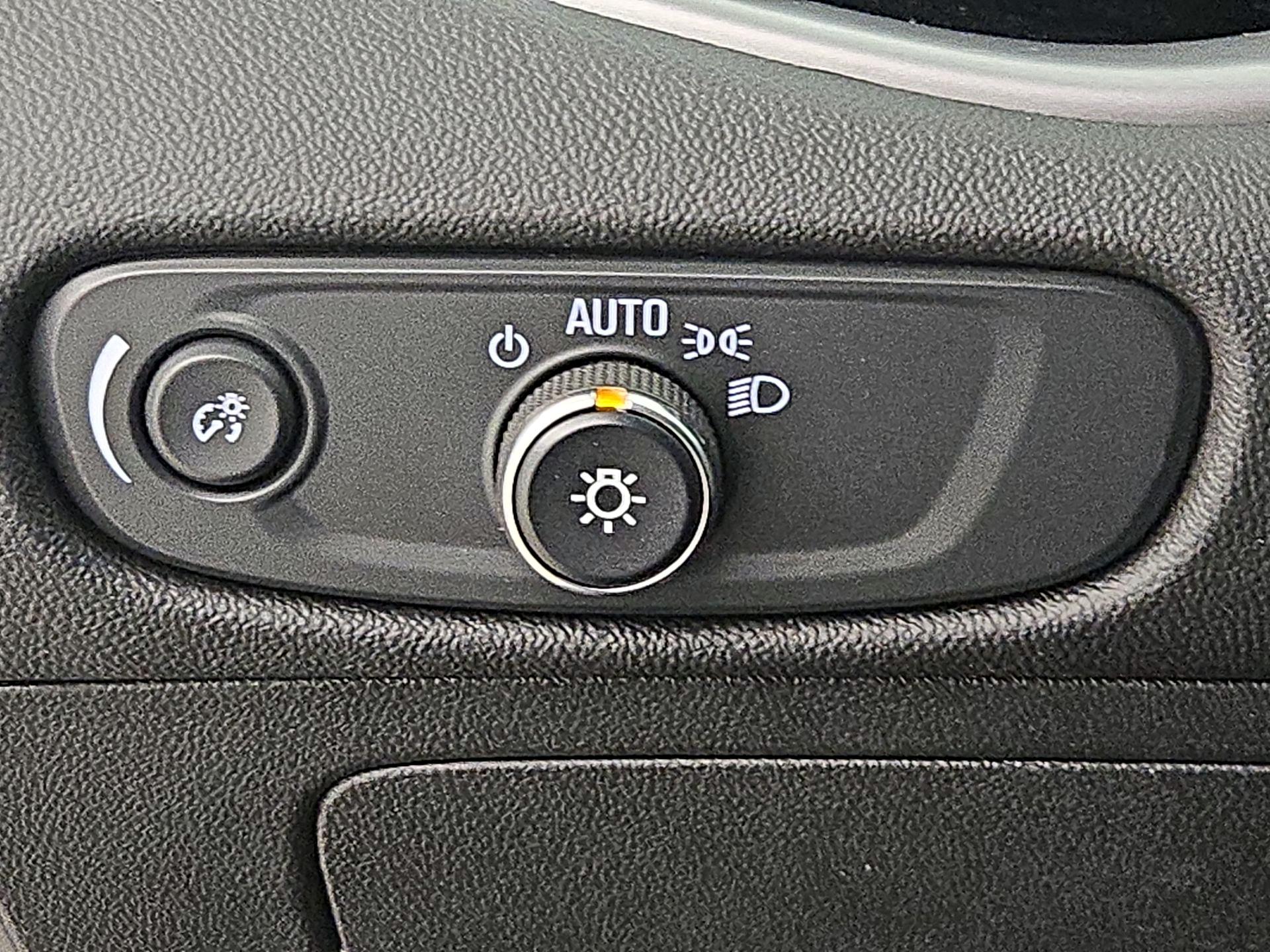 Thumbnail: 2023 Chevrolet Malibu - 13