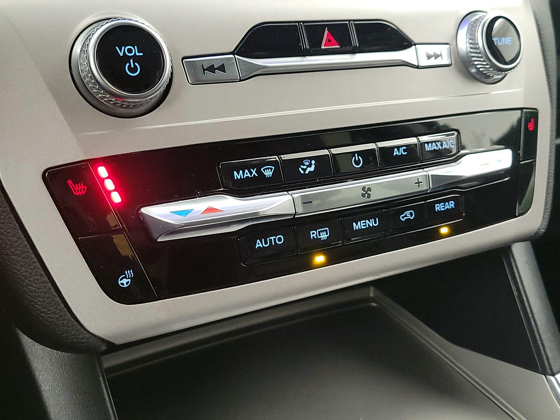 Thumbnail: 2023 Ford Explorer - 16