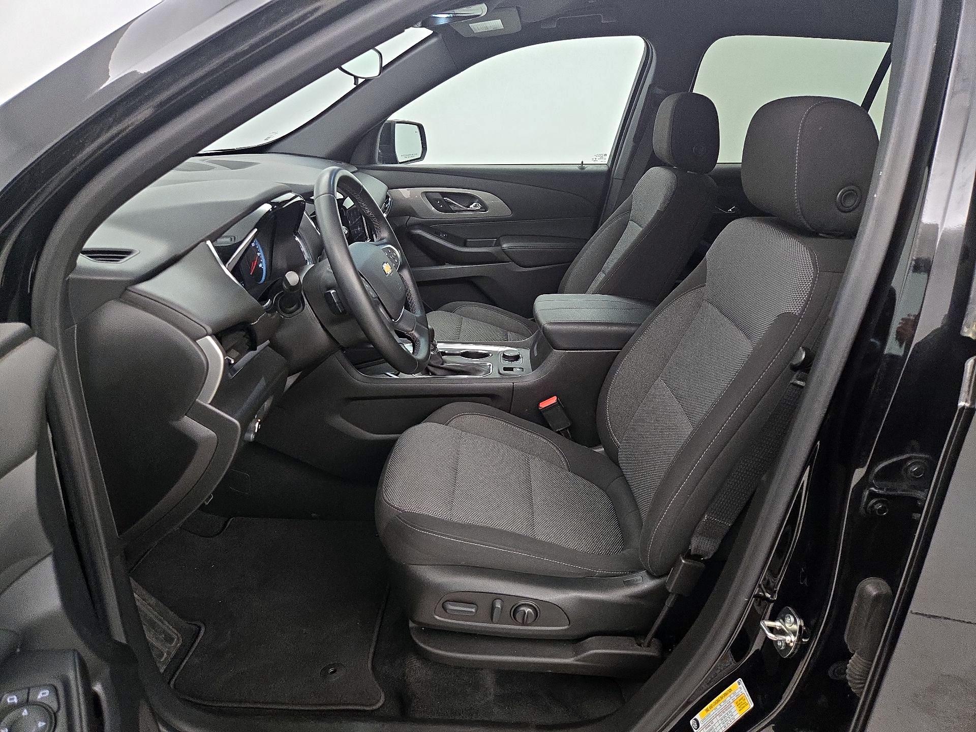 Thumbnail: 2023 Chevrolet Traverse - 12