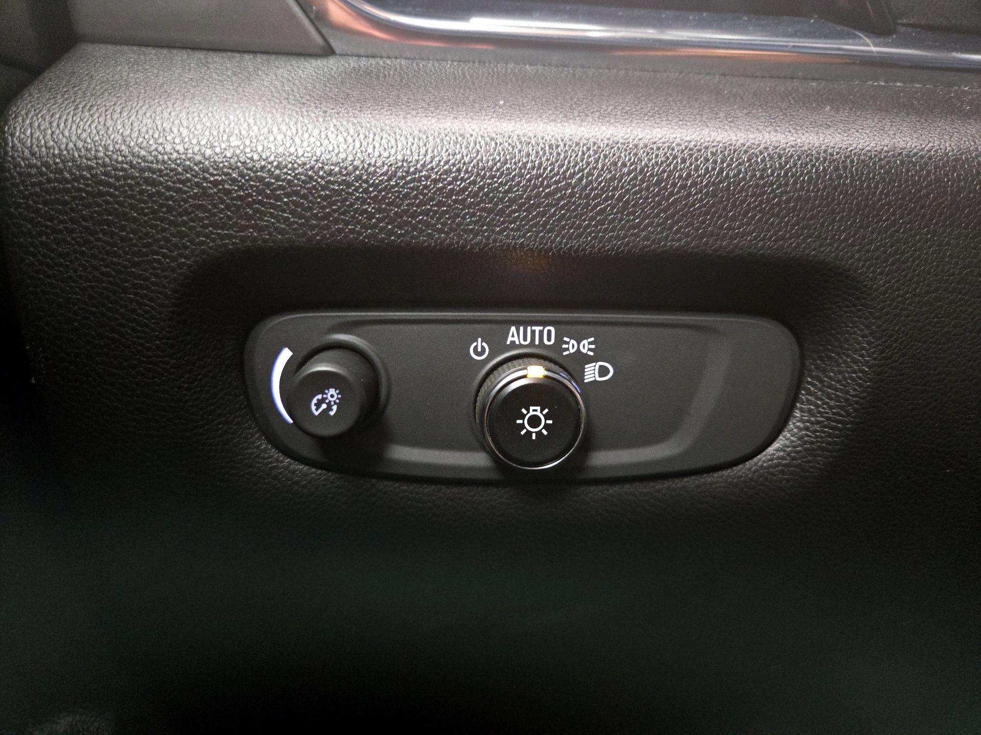 Thumbnail: 2023 Chevrolet Traverse - 13