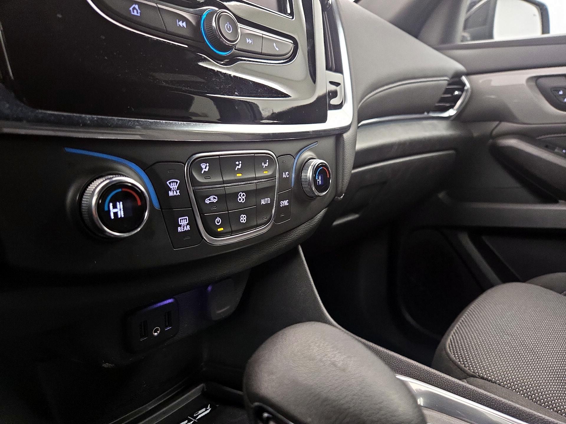 Thumbnail: 2023 Chevrolet Traverse - 16