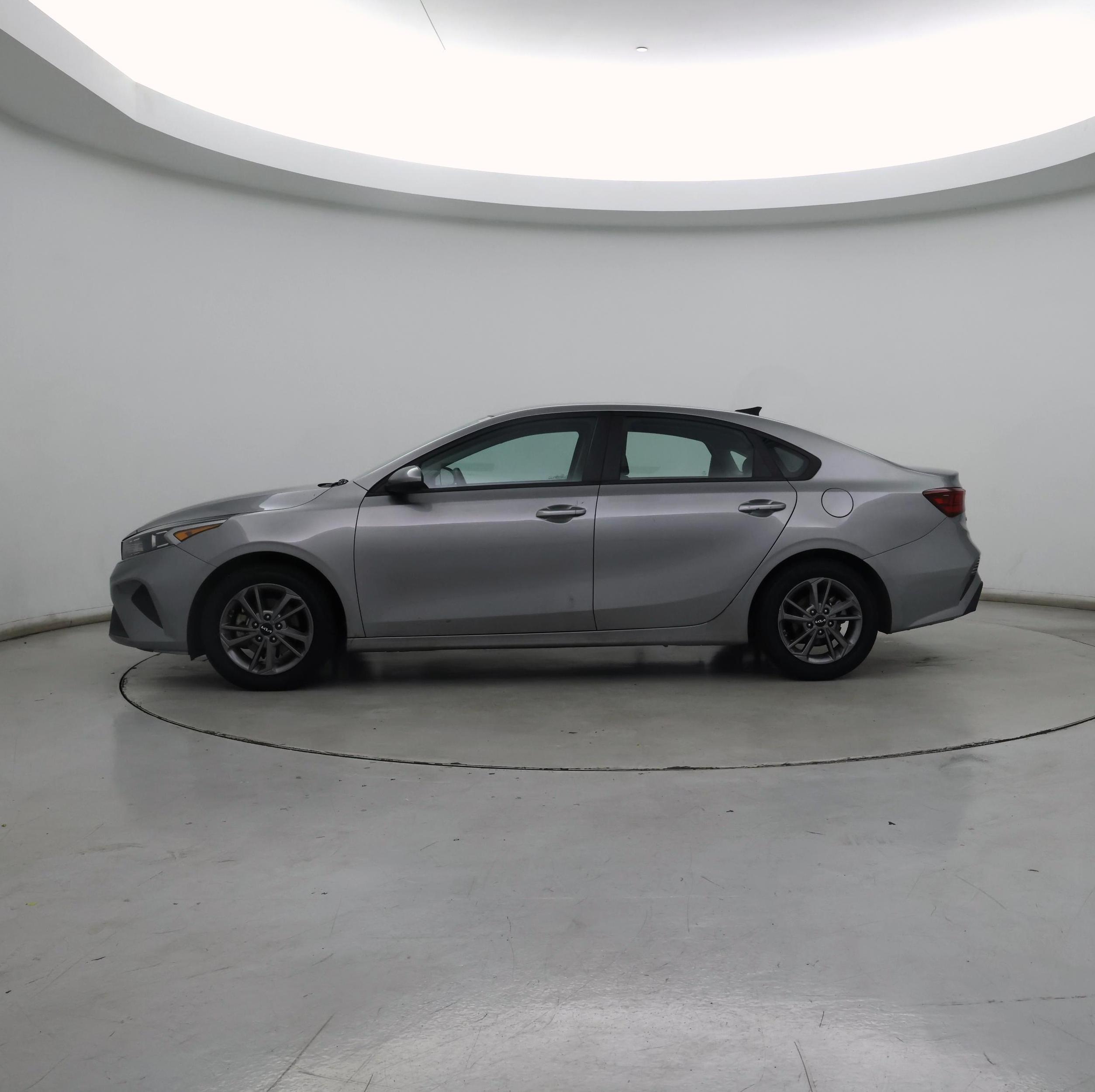 Thumbnail: 2023 Kia Forte - 3