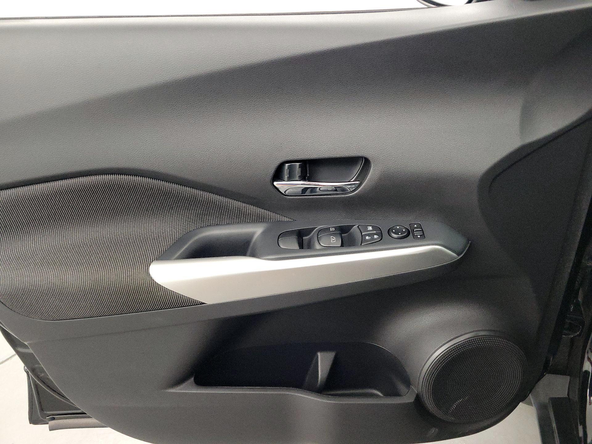 Thumbnail: 2020 Nissan Kicks - 12