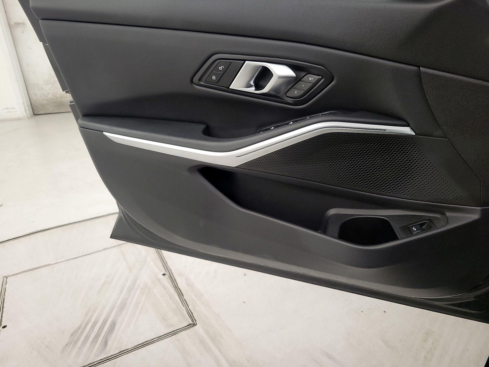 Thumbnail: 2024 BMW 3 Series - 12