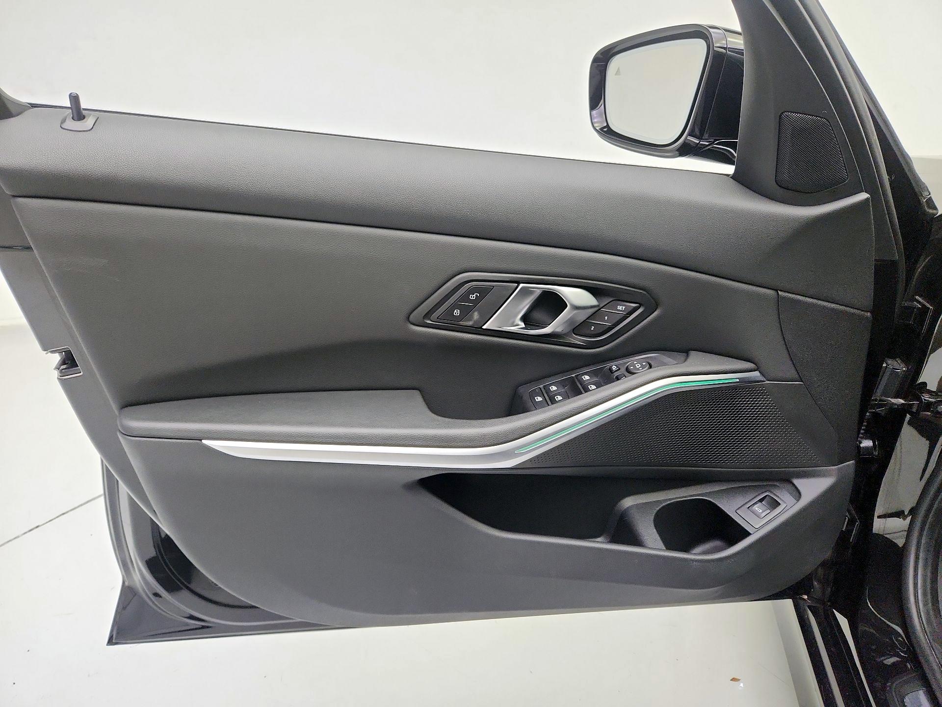 Thumbnail: 2024 BMW 3 Series - 12