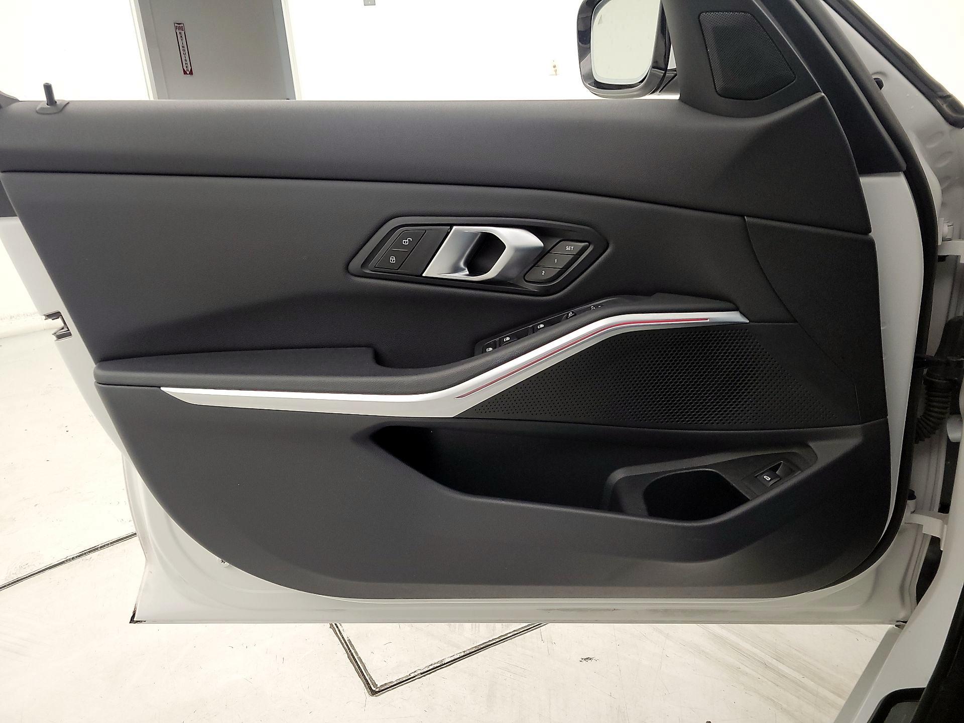 Thumbnail: 2024 BMW 3 Series - 12