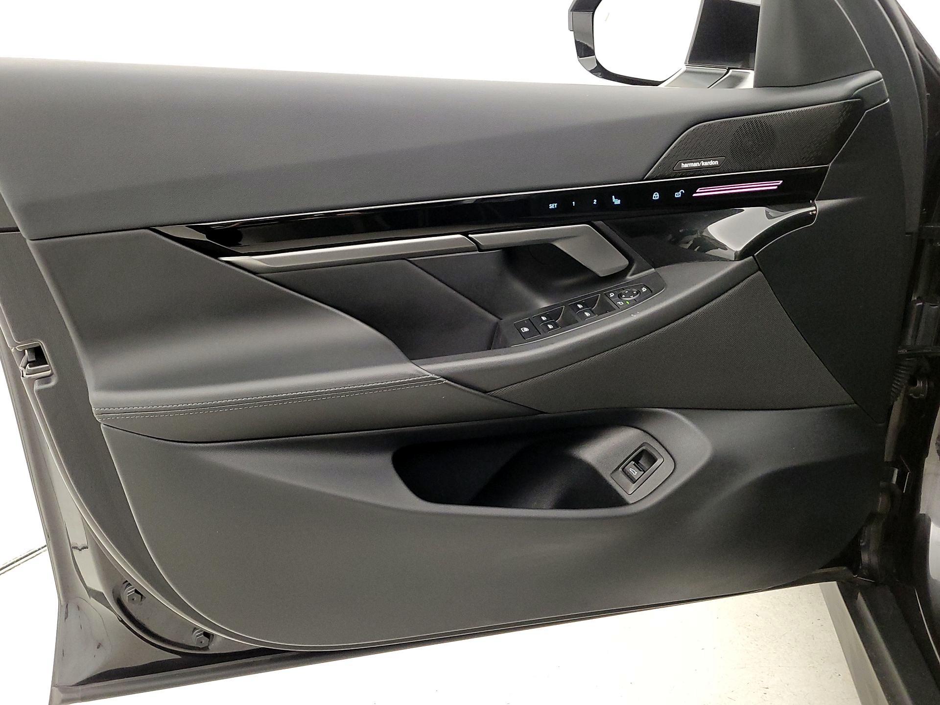 Thumbnail: 2025 BMW 5 Series - 12