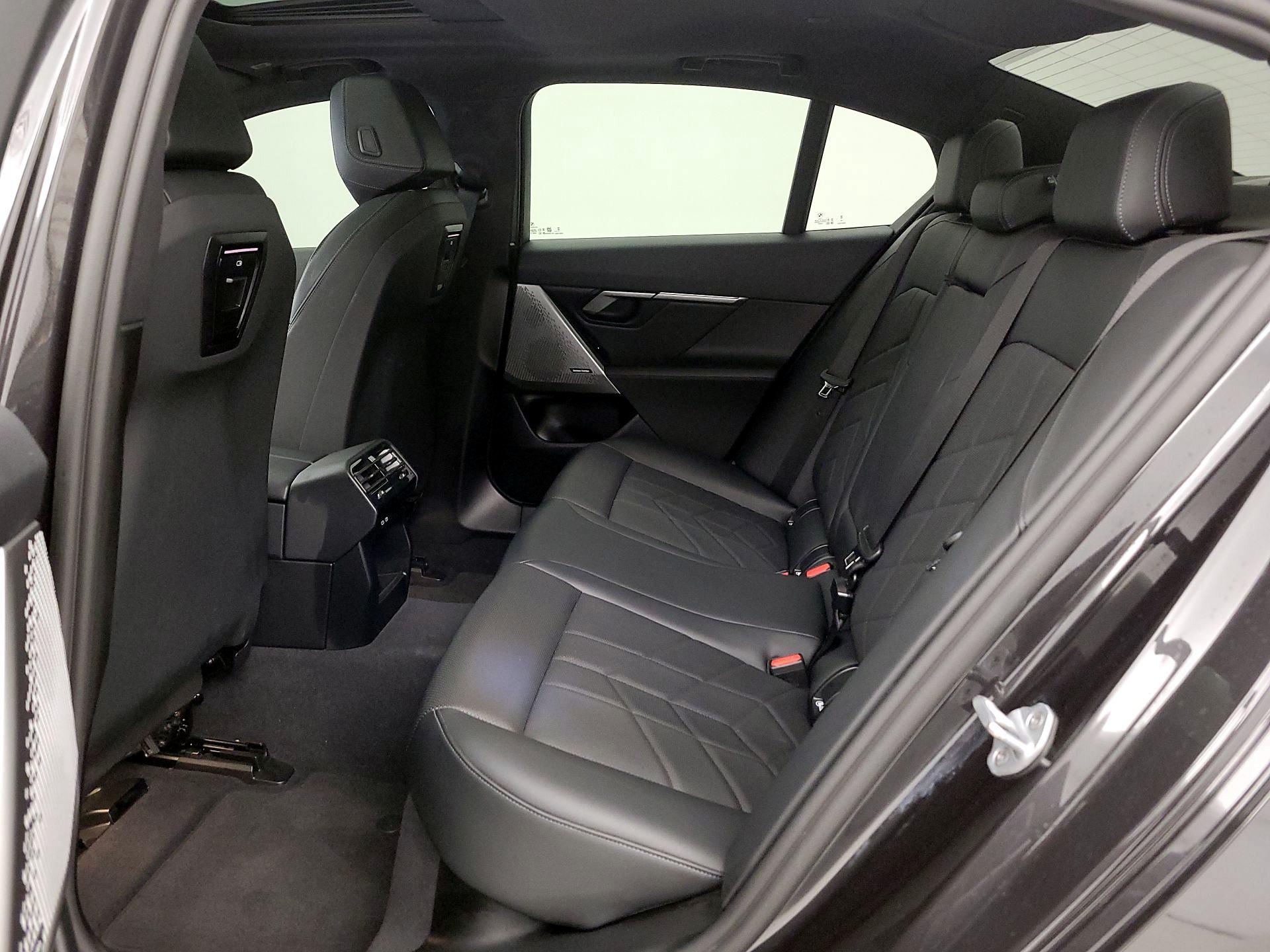 Thumbnail: 2025 BMW 5 Series - 20