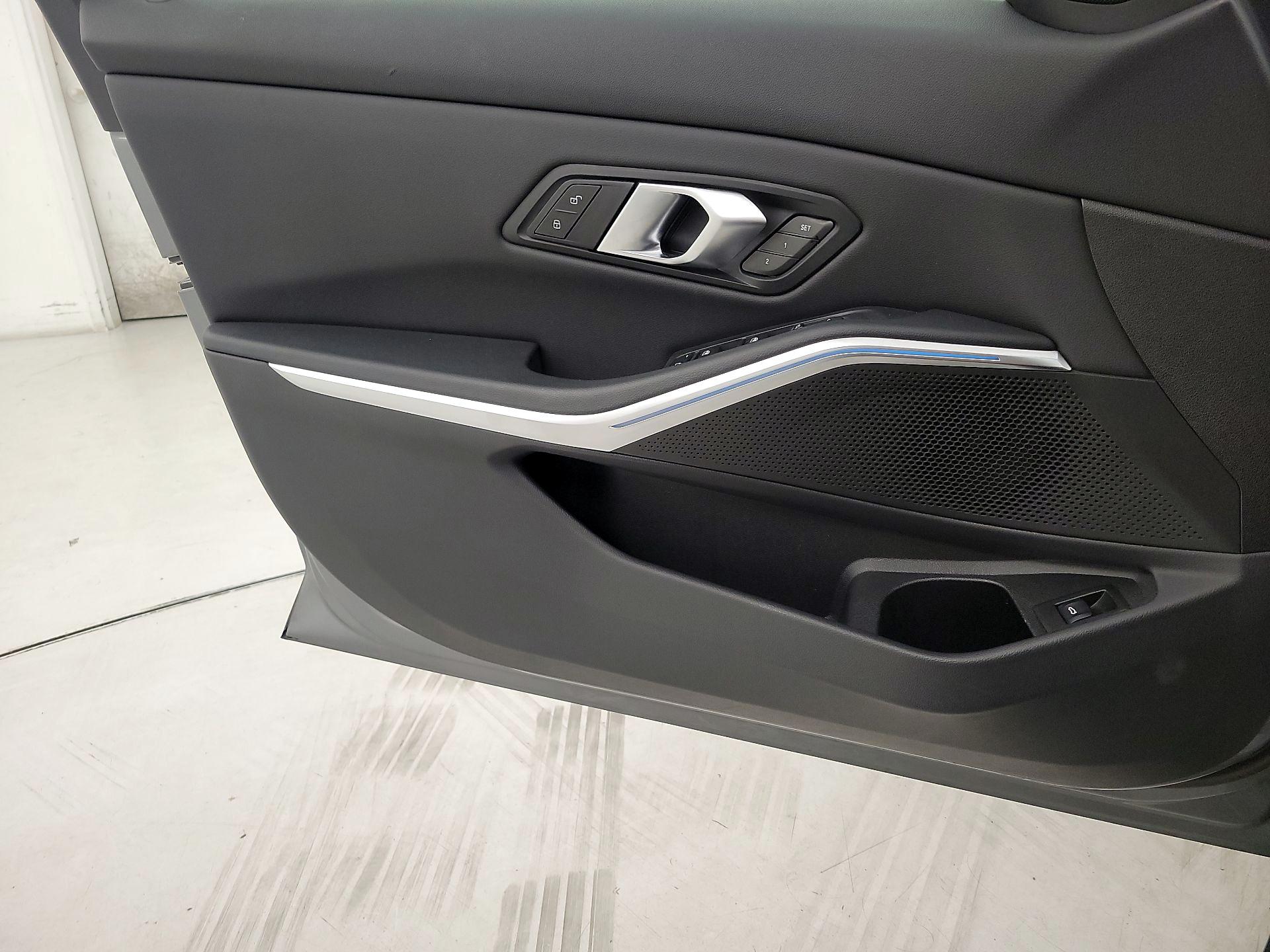 Thumbnail: 2024 BMW 3 Series - 12