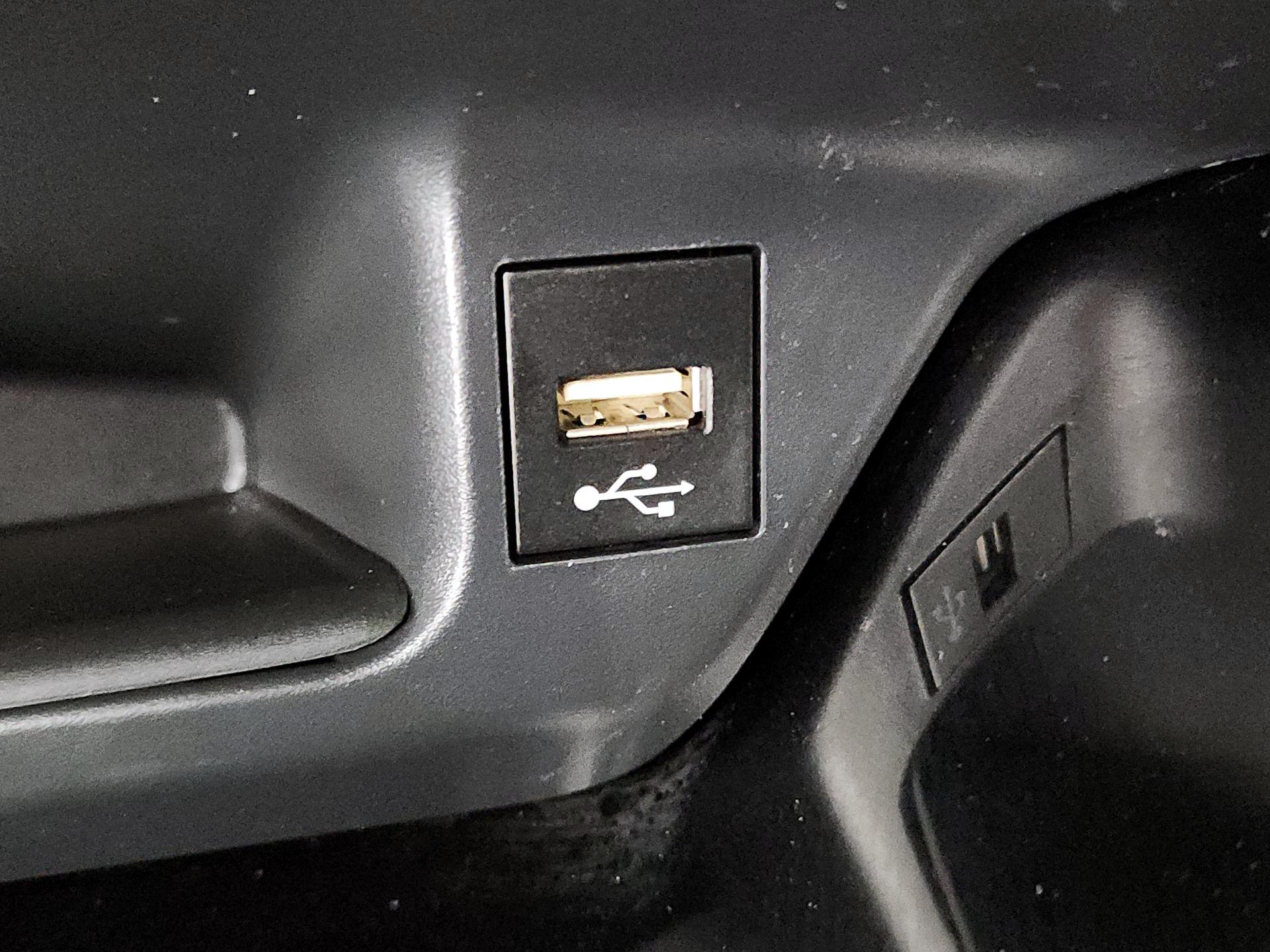 Thumbnail: 2021 Toyota C-HR - 18