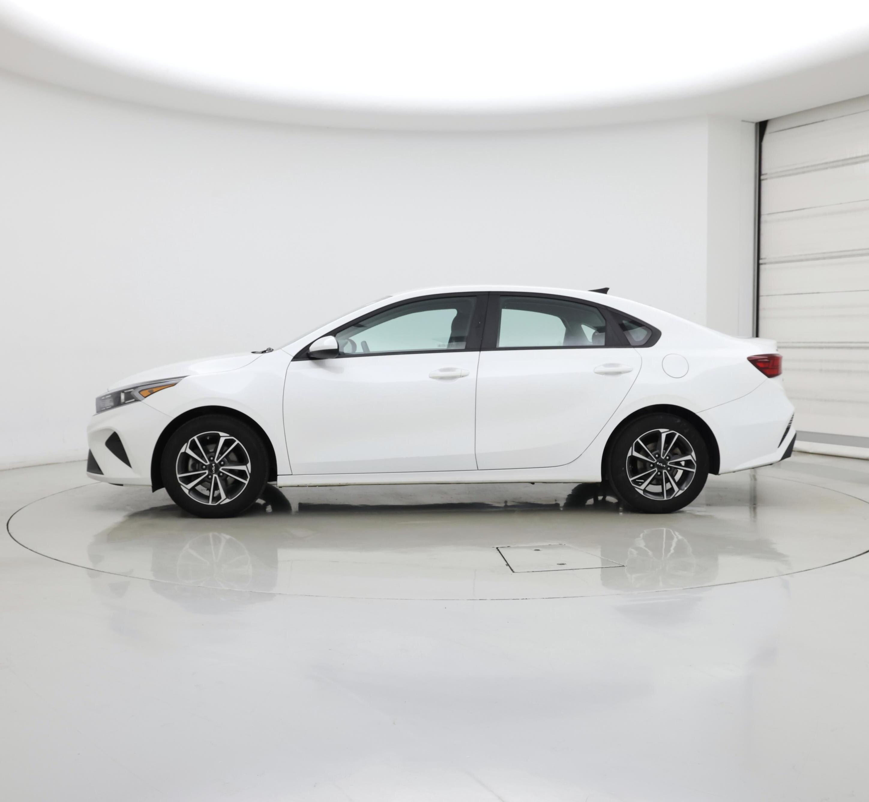 Thumbnail: 2024 Kia Forte - 3