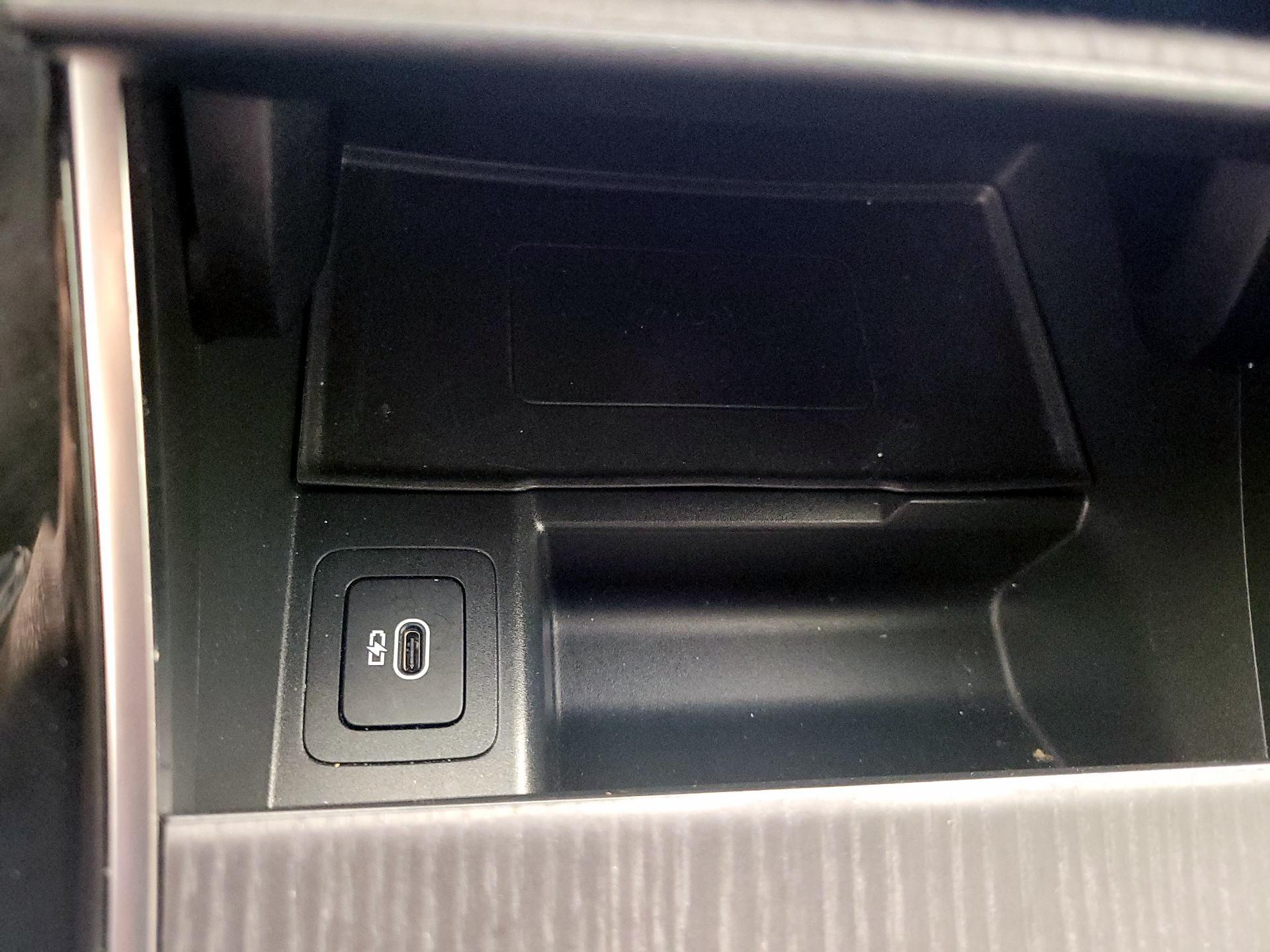 Thumbnail: 2024 Land Rover Range Rover Evoque - 18