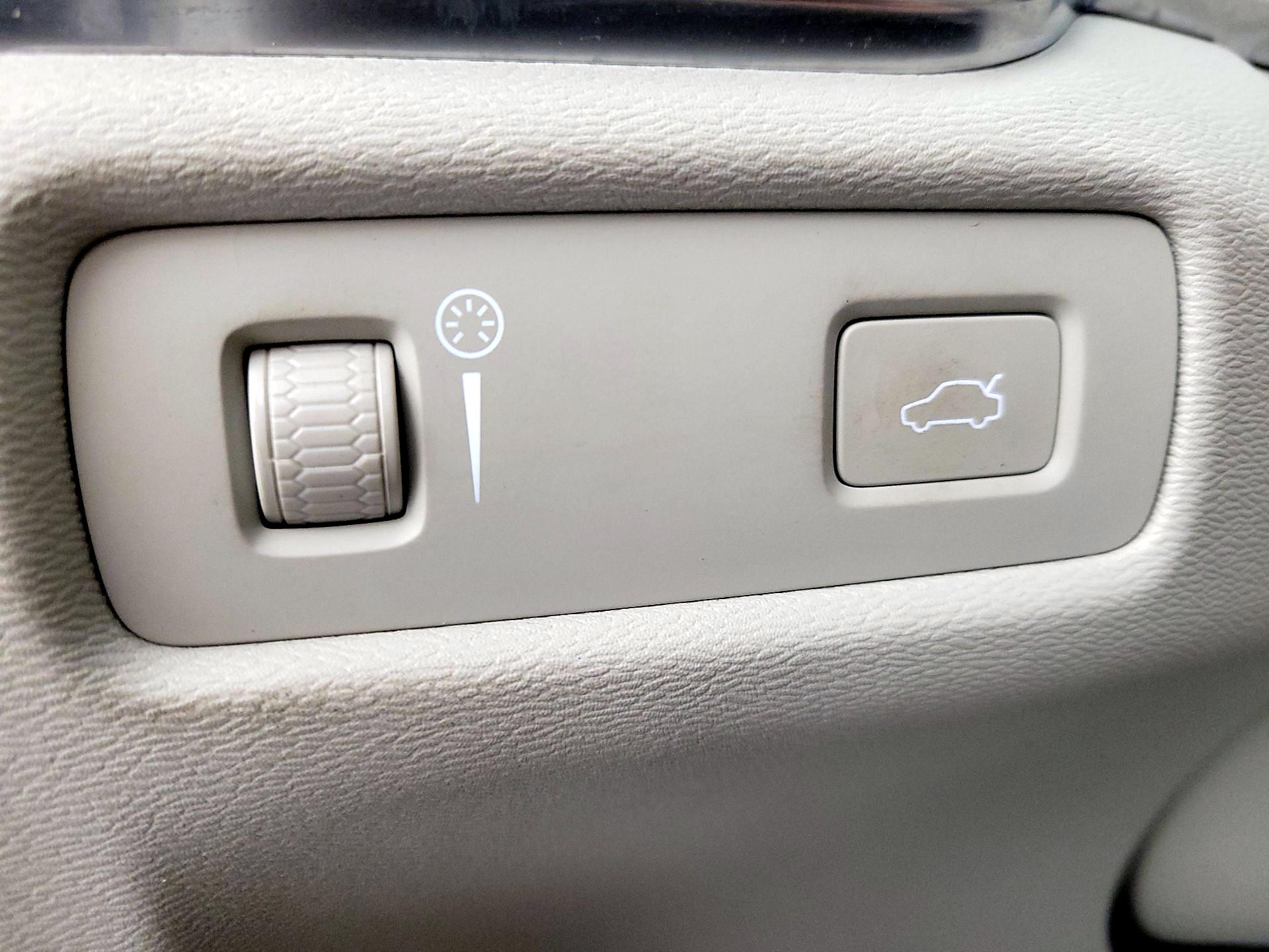 Thumbnail: 2020 Volvo S60 - 13