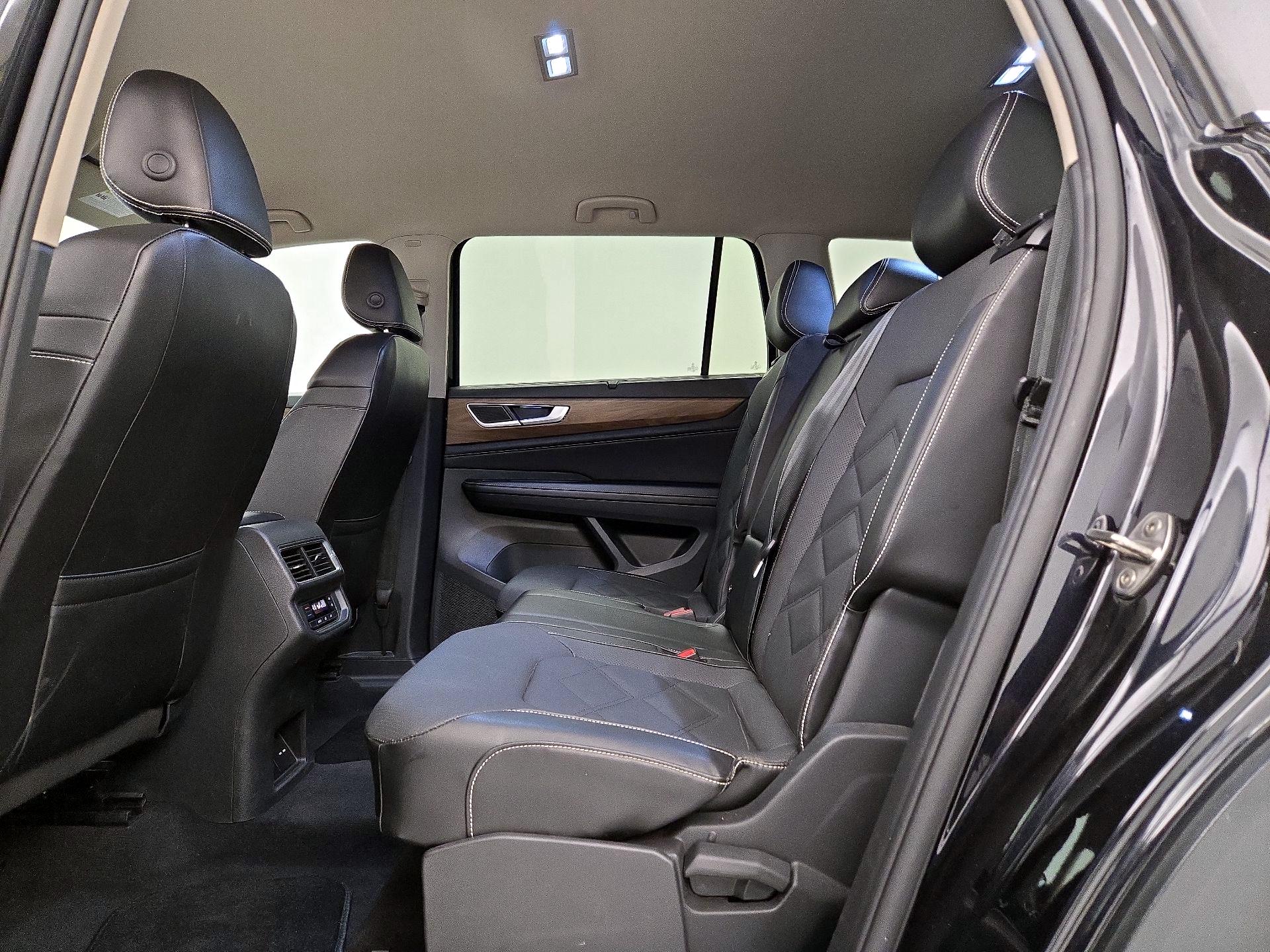 Thumbnail: 2024 Volkswagen Atlas - 18