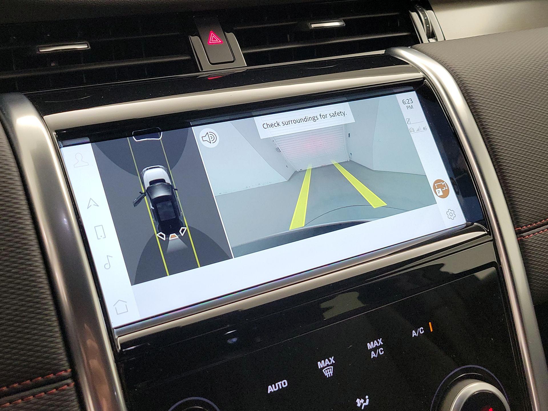 Thumbnail: 2022 Land Rover Discovery - 15