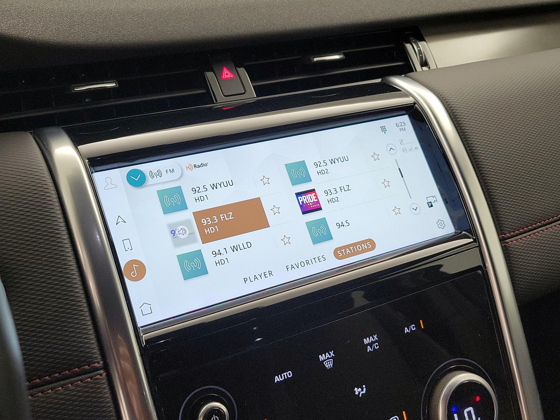 Thumbnail: 2022 Land Rover Discovery - 16