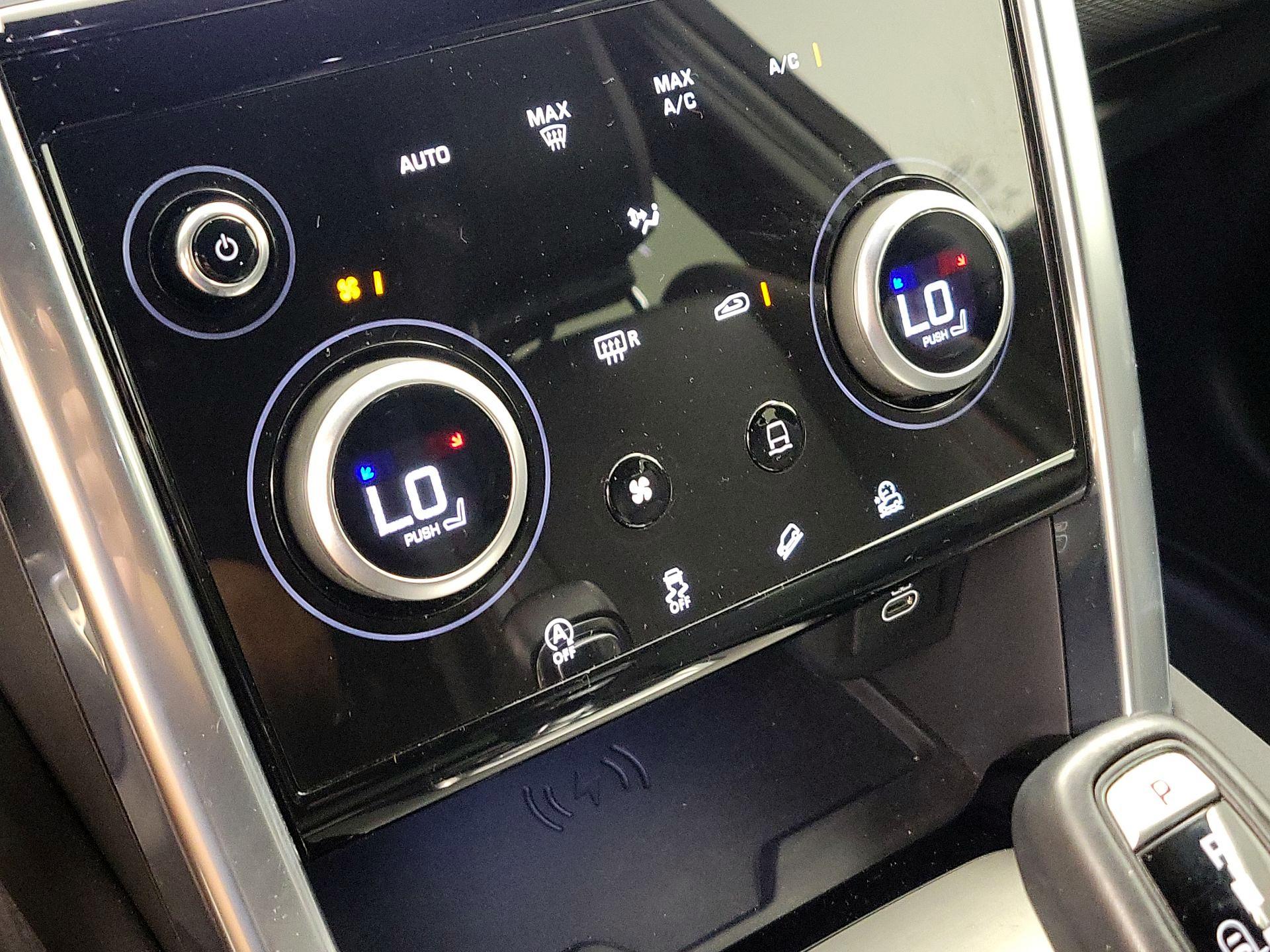 Thumbnail: 2022 Land Rover Discovery - 17