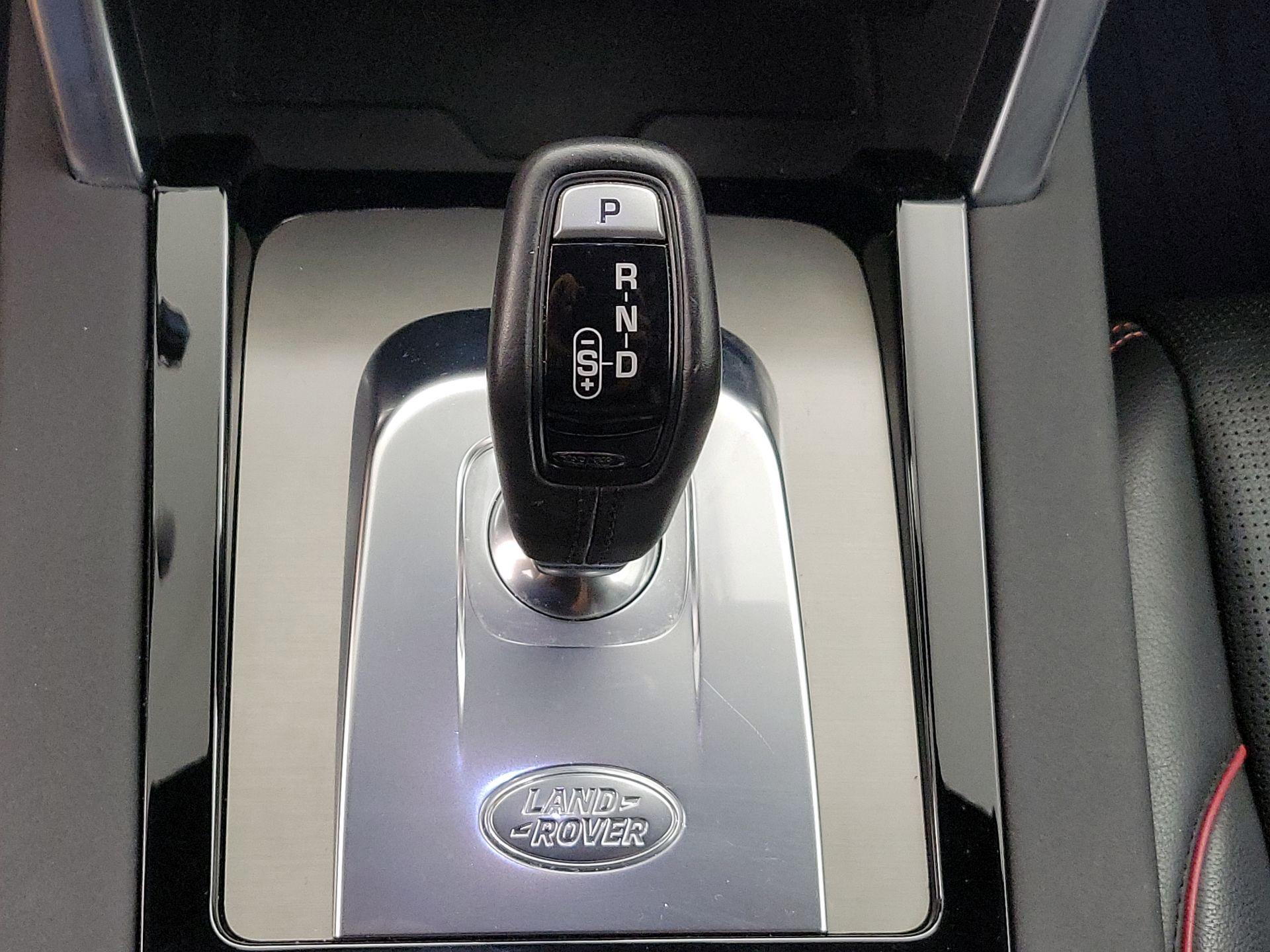 Thumbnail: 2022 Land Rover Discovery - 18