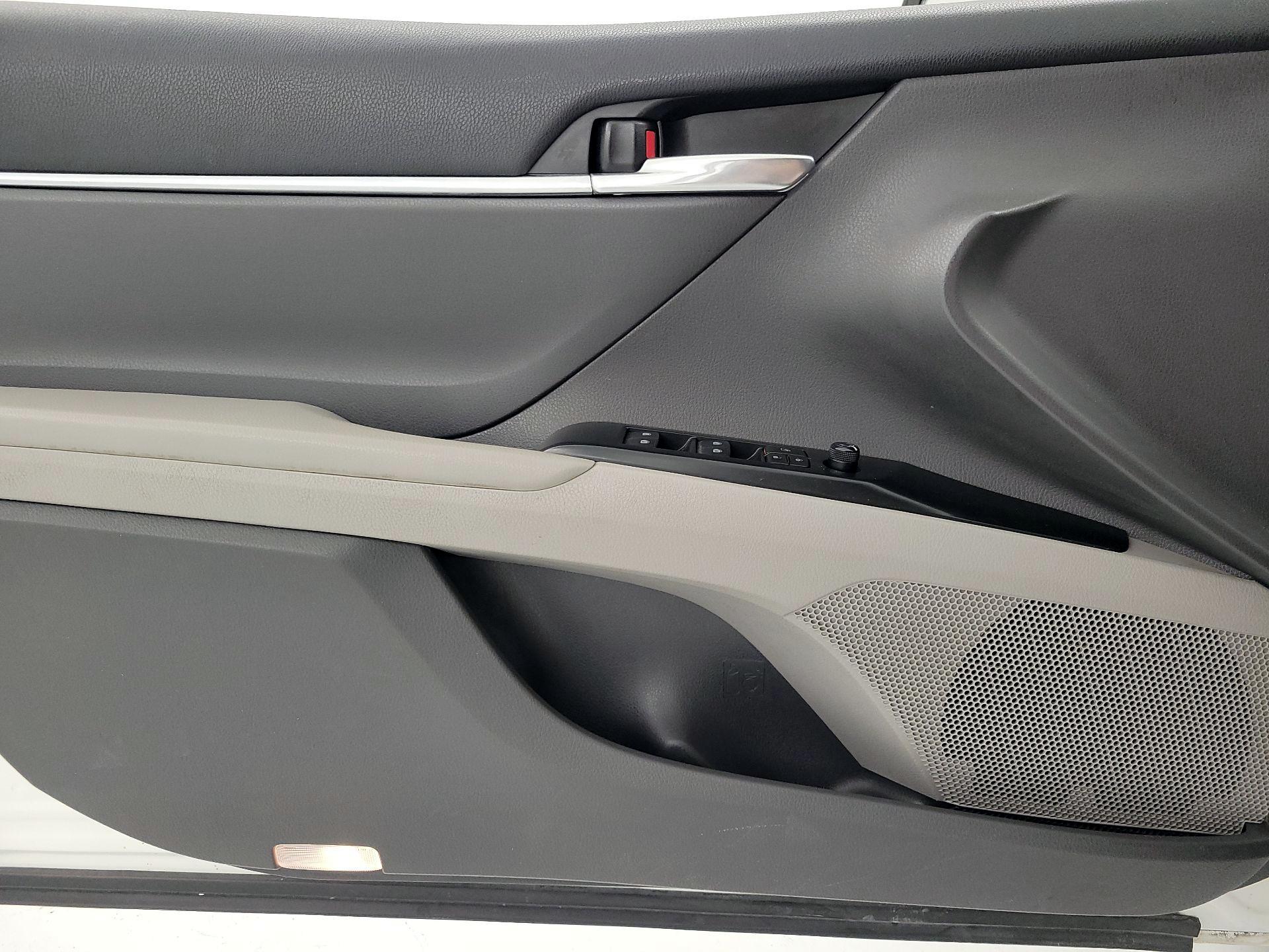 Thumbnail: 2019 Toyota Camry - 12