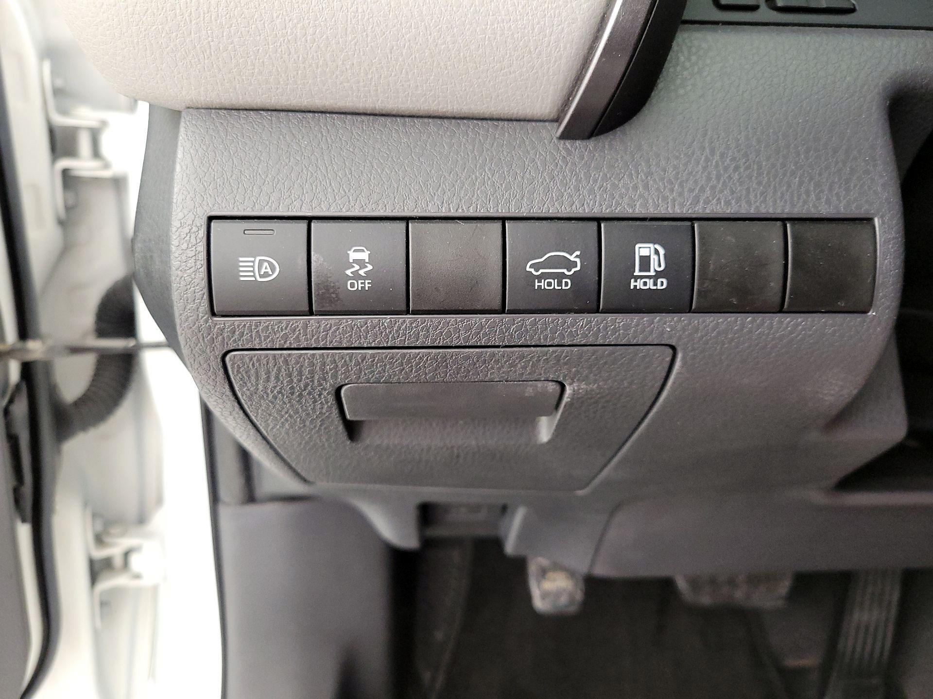 Thumbnail: 2019 Toyota Camry - 13